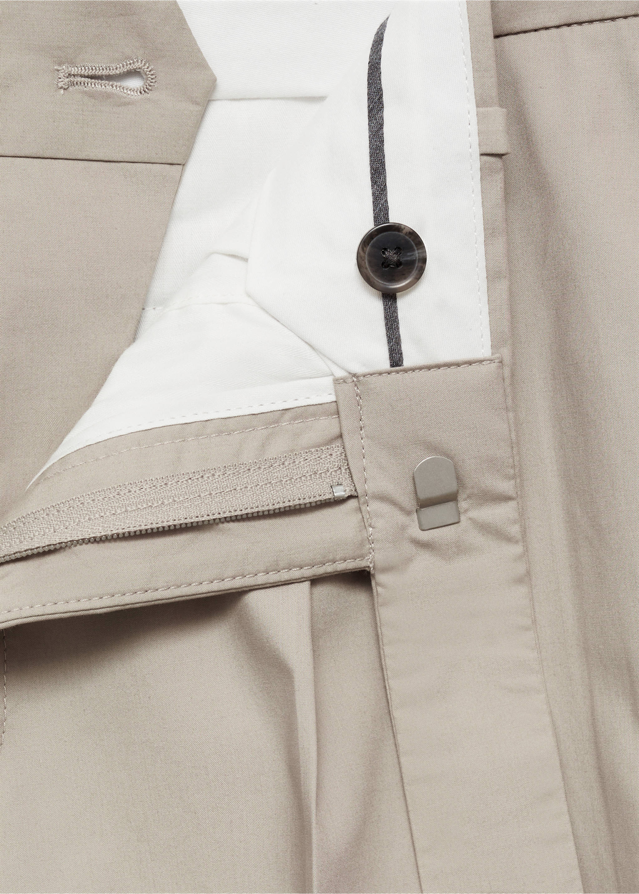 Pantalón slim fit lyocell pinzas - Detalle del artículo 8, Gris claro/pastel. Ref: 77052532-00.
