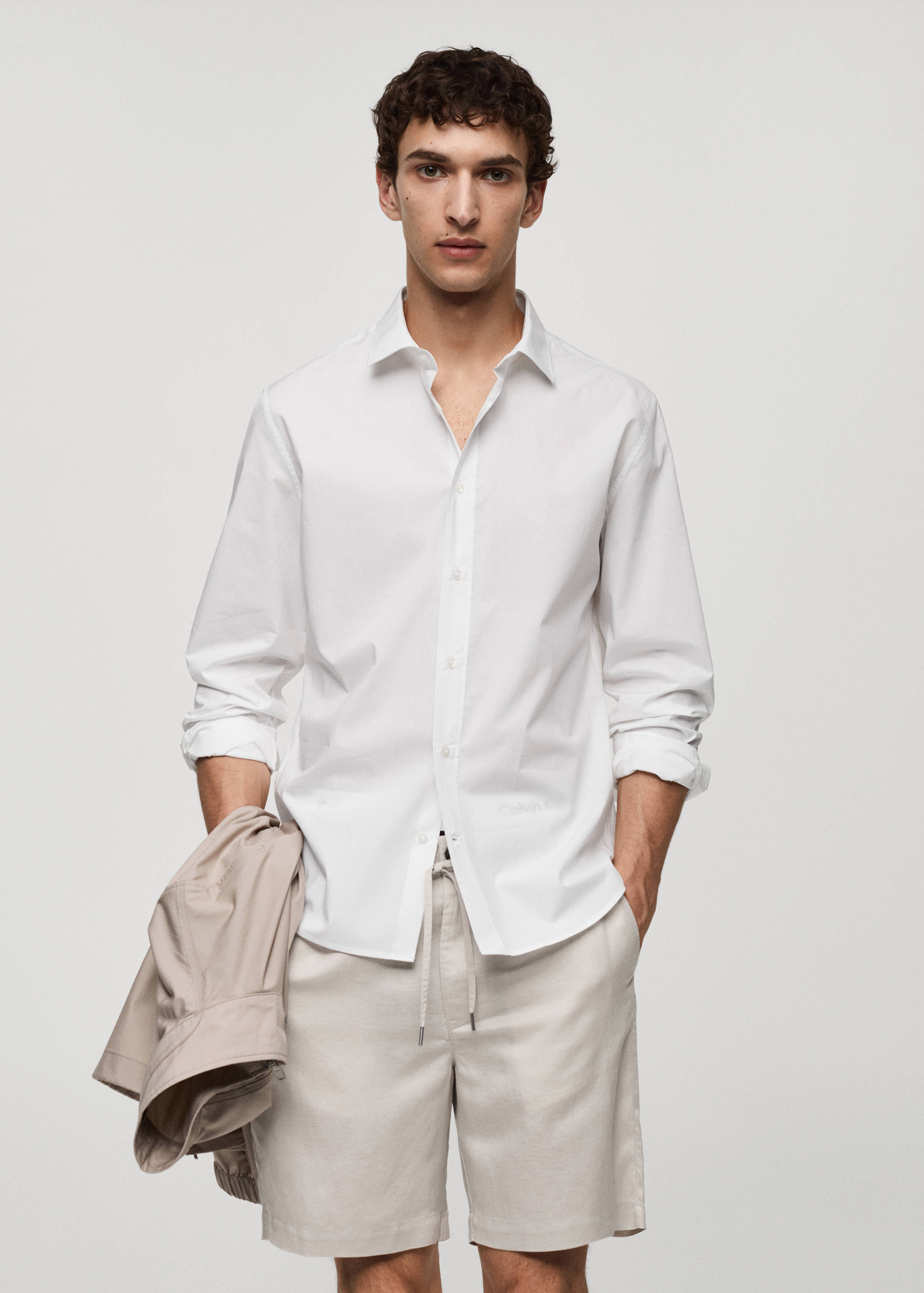 Skjorta regular fit 100% bomull - Bild av mittparti