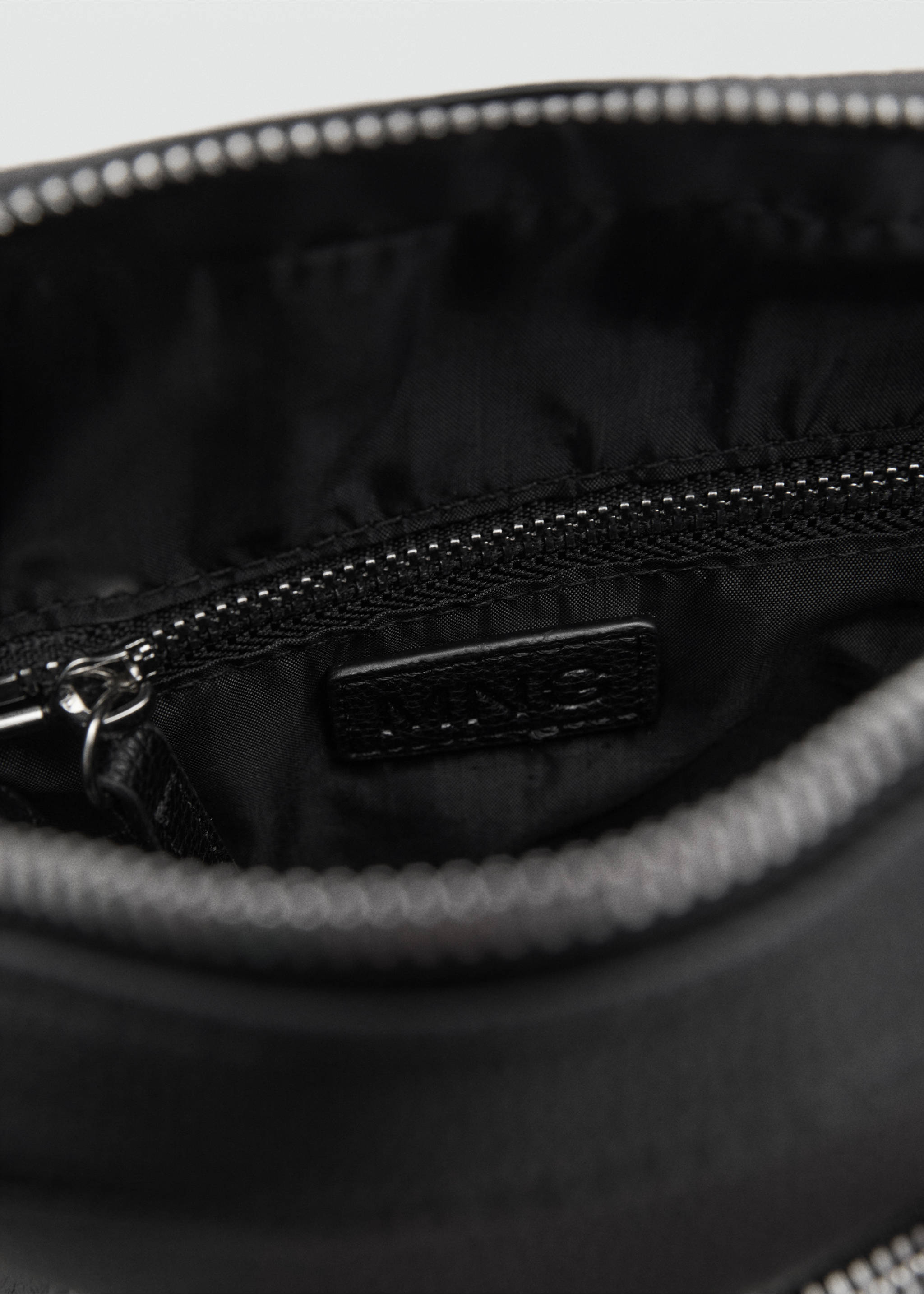 Sac bandoulière simili-cuir effet grainé - Détail de l'article 2, Noir. Ref: 77052542-00.