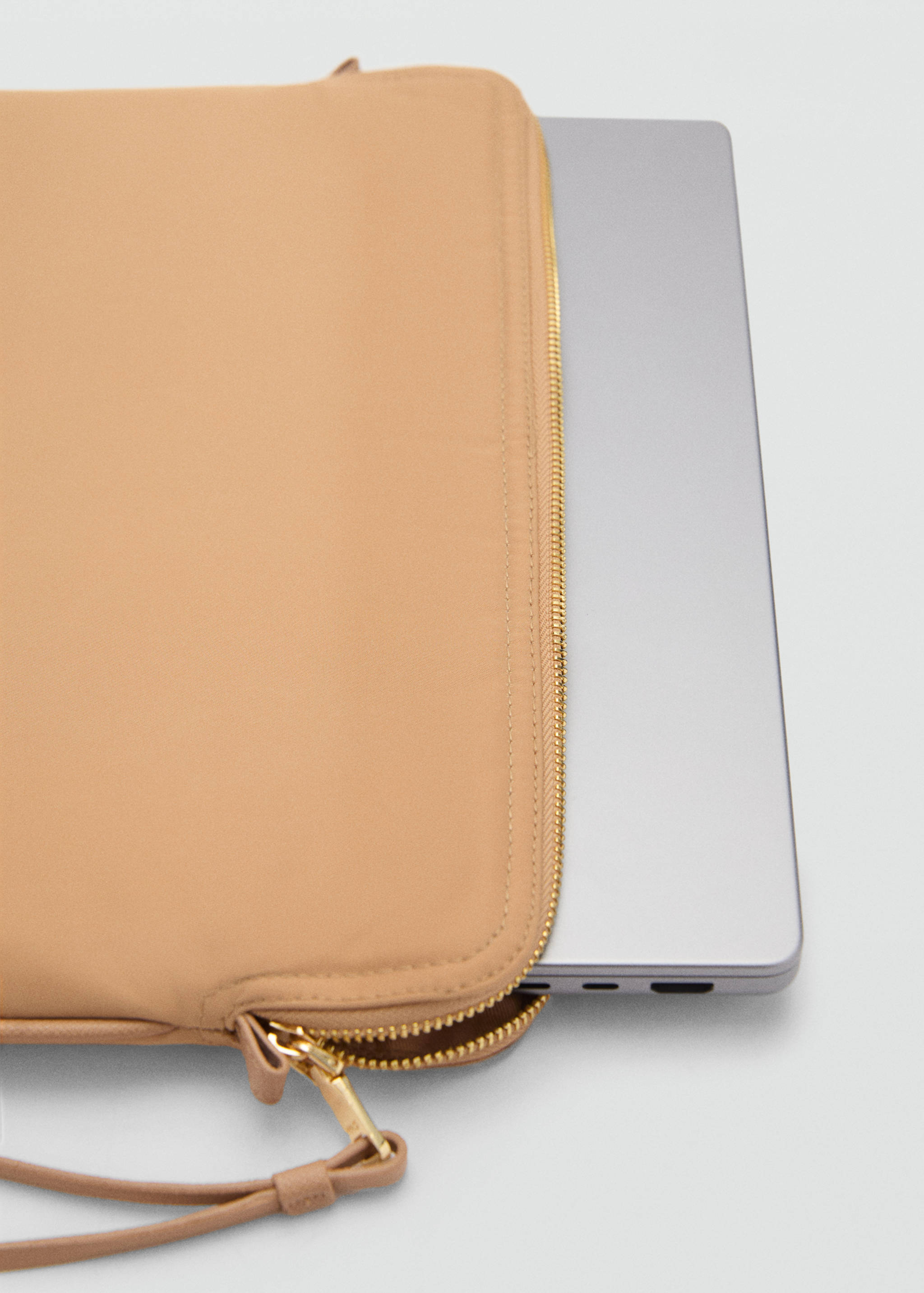 Logo laptop case - Details of the article 2