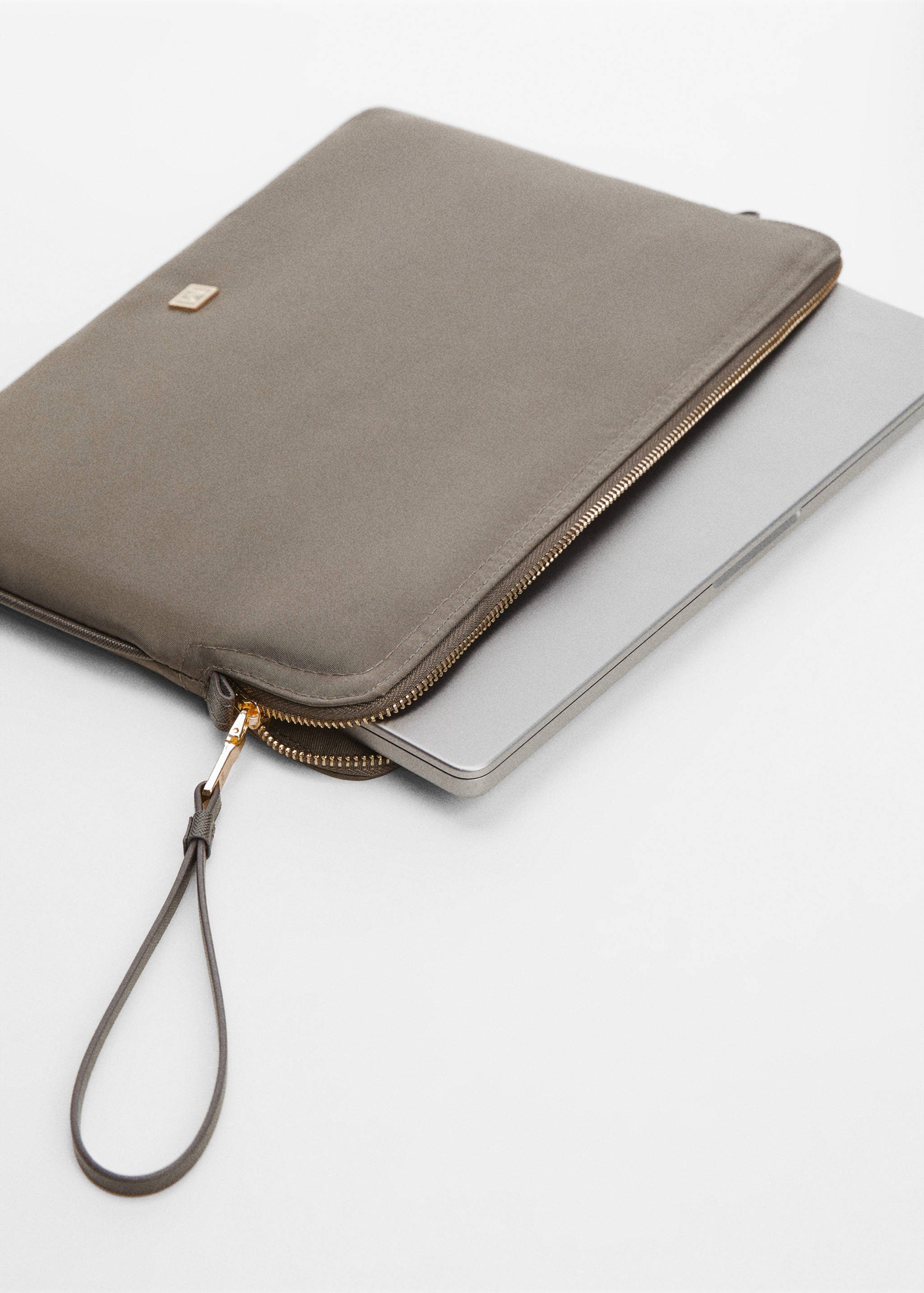 Logo laptop case - Details of the article 3