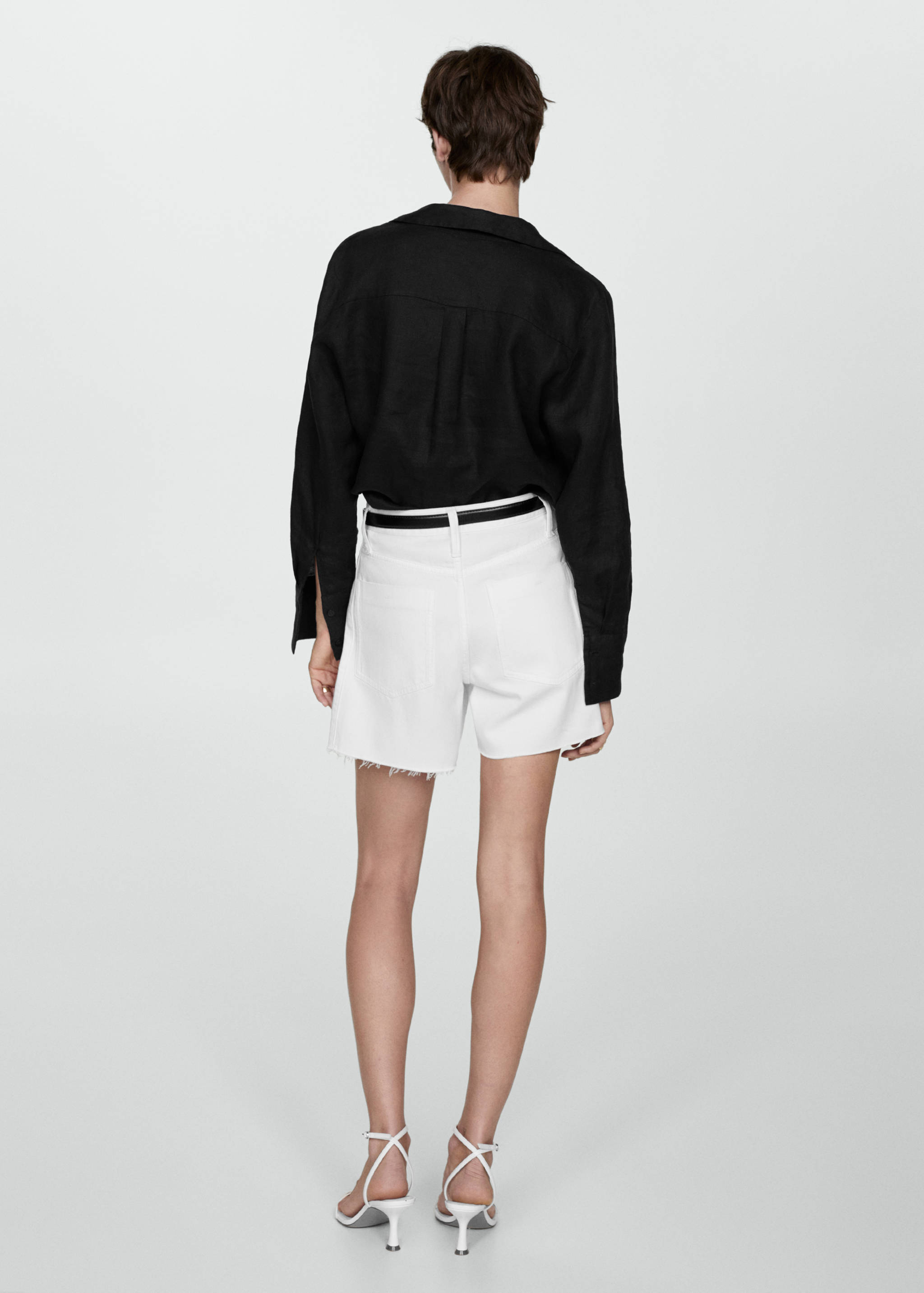 Denim shorts with frayed hem - Reverse of the article