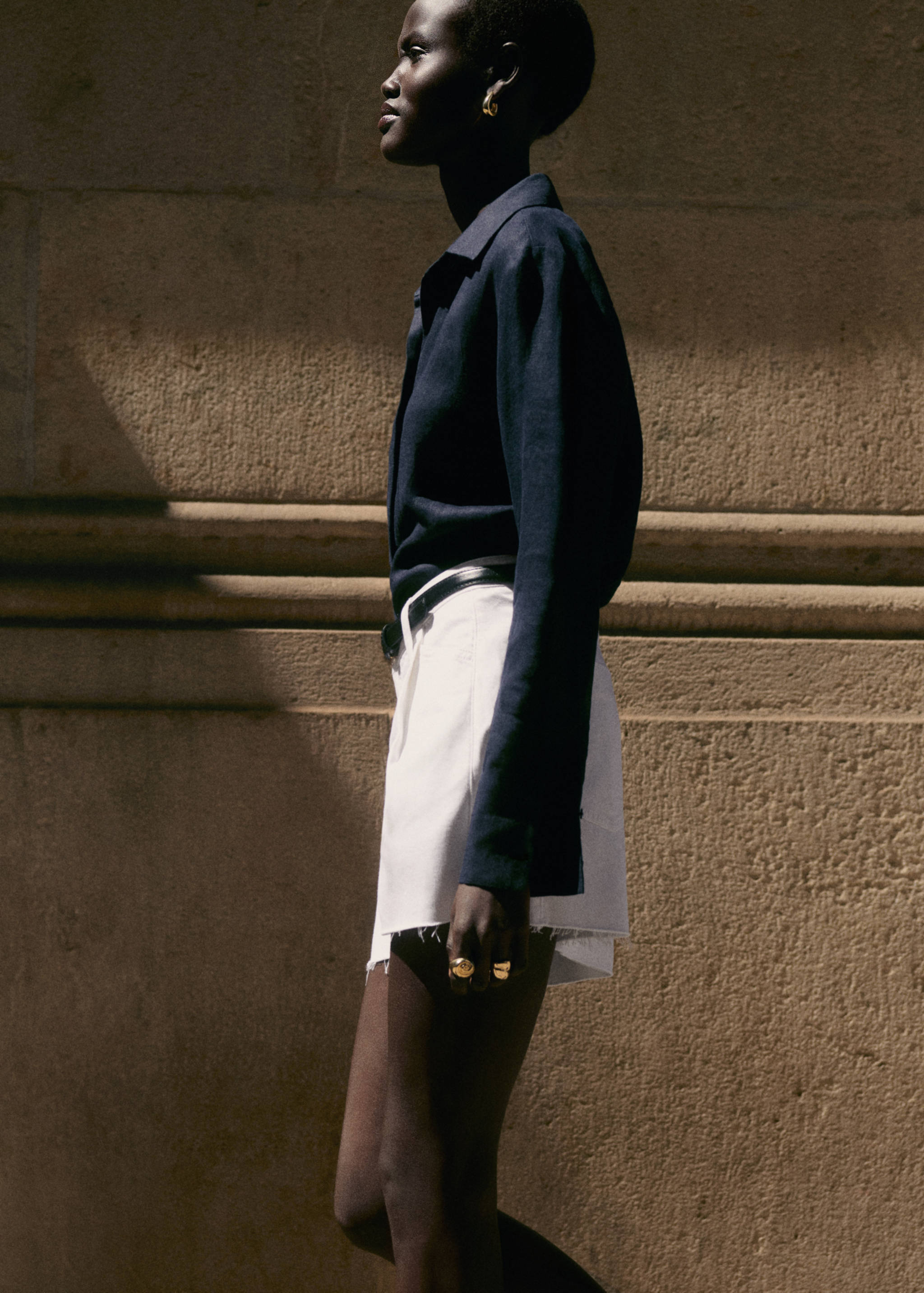 Denim shorts with frayed hem - Details of the article 6