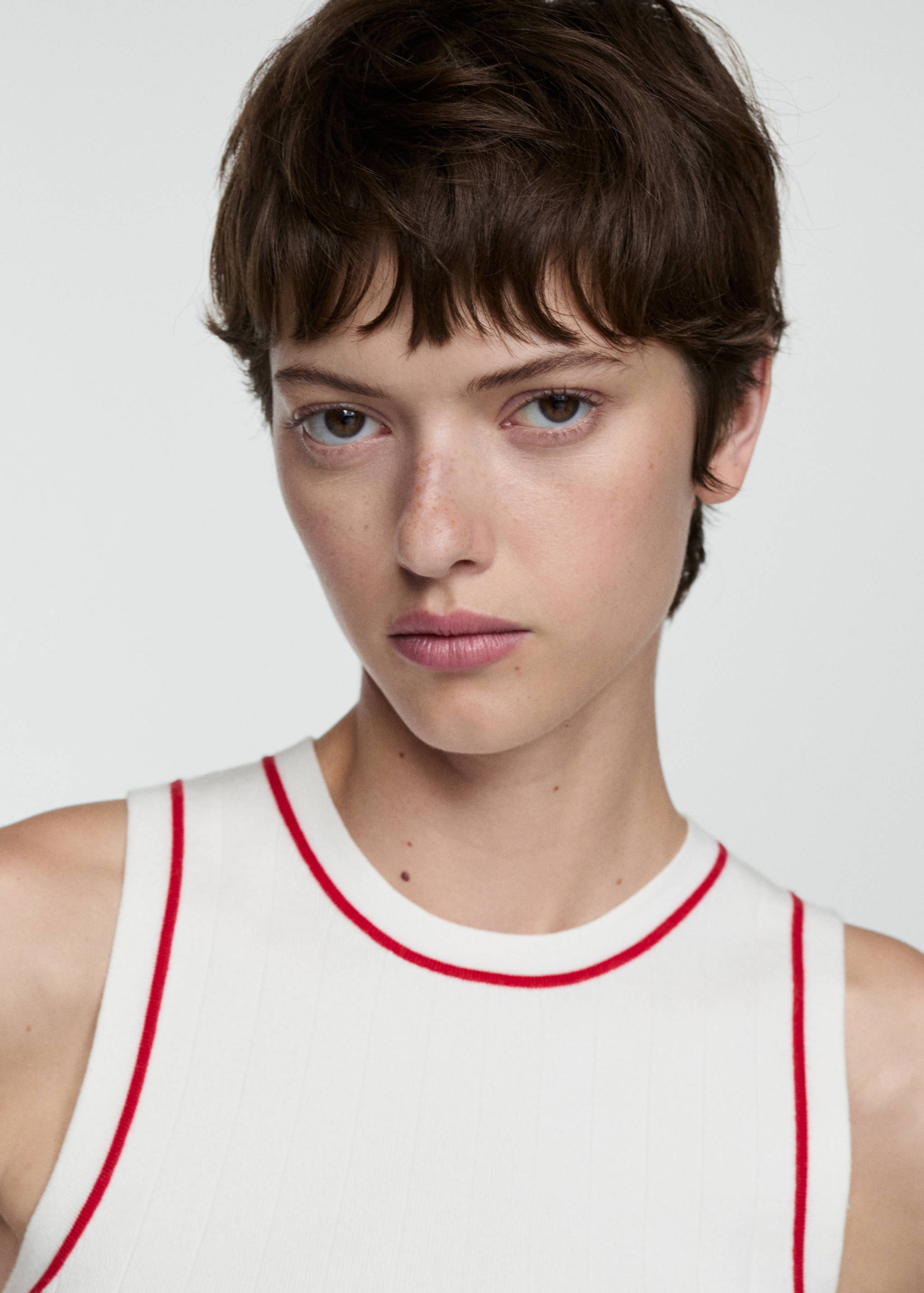 Knitted top with contrasting trim - Details of the article 1