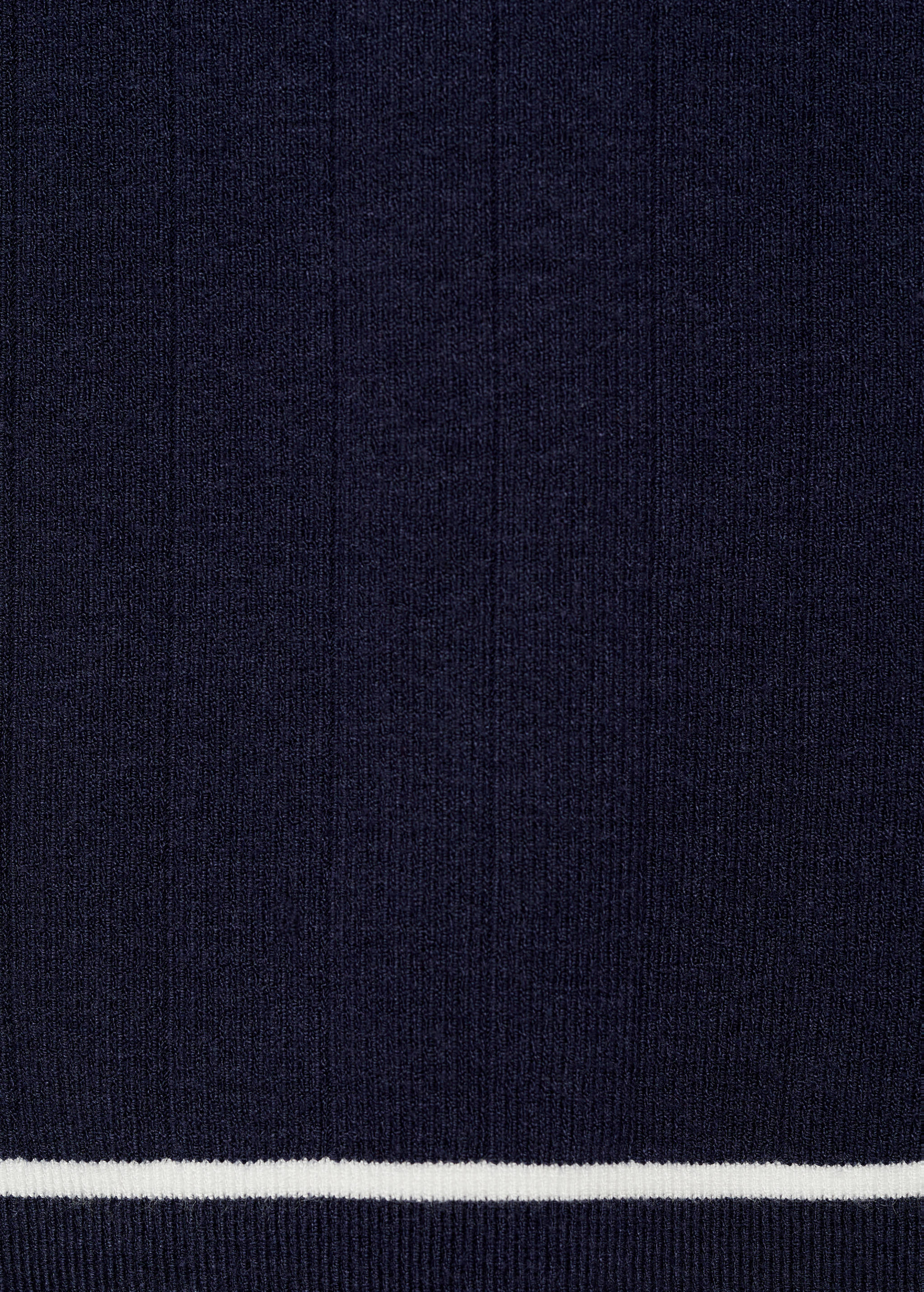 Top de malha com terminações em contraste - Pormenor do artigo 0