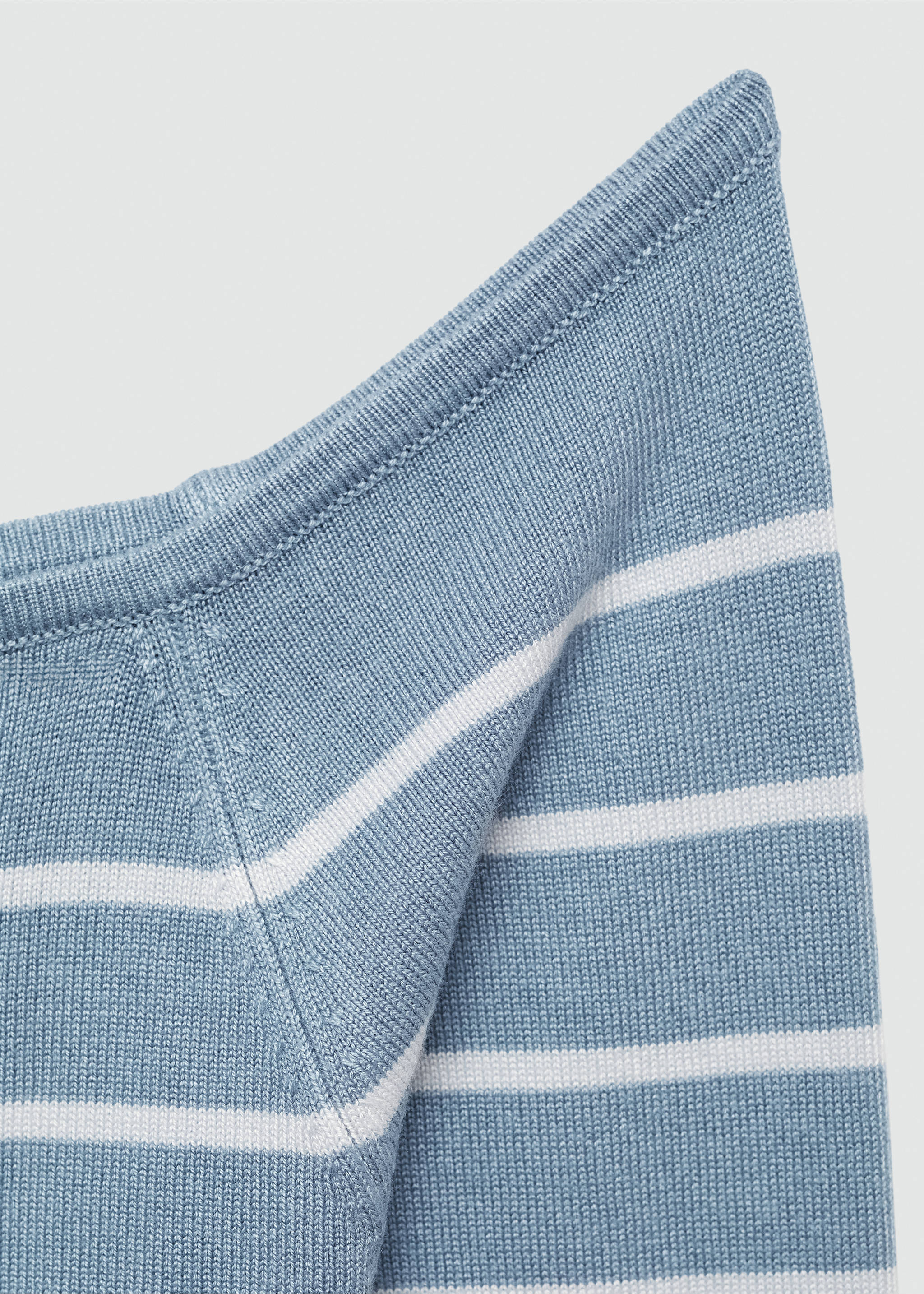Gestreifter Pullover mit Bateau-Ausschnitt - Detail des Artikels 8, Blau. Ref: 77052932-00.