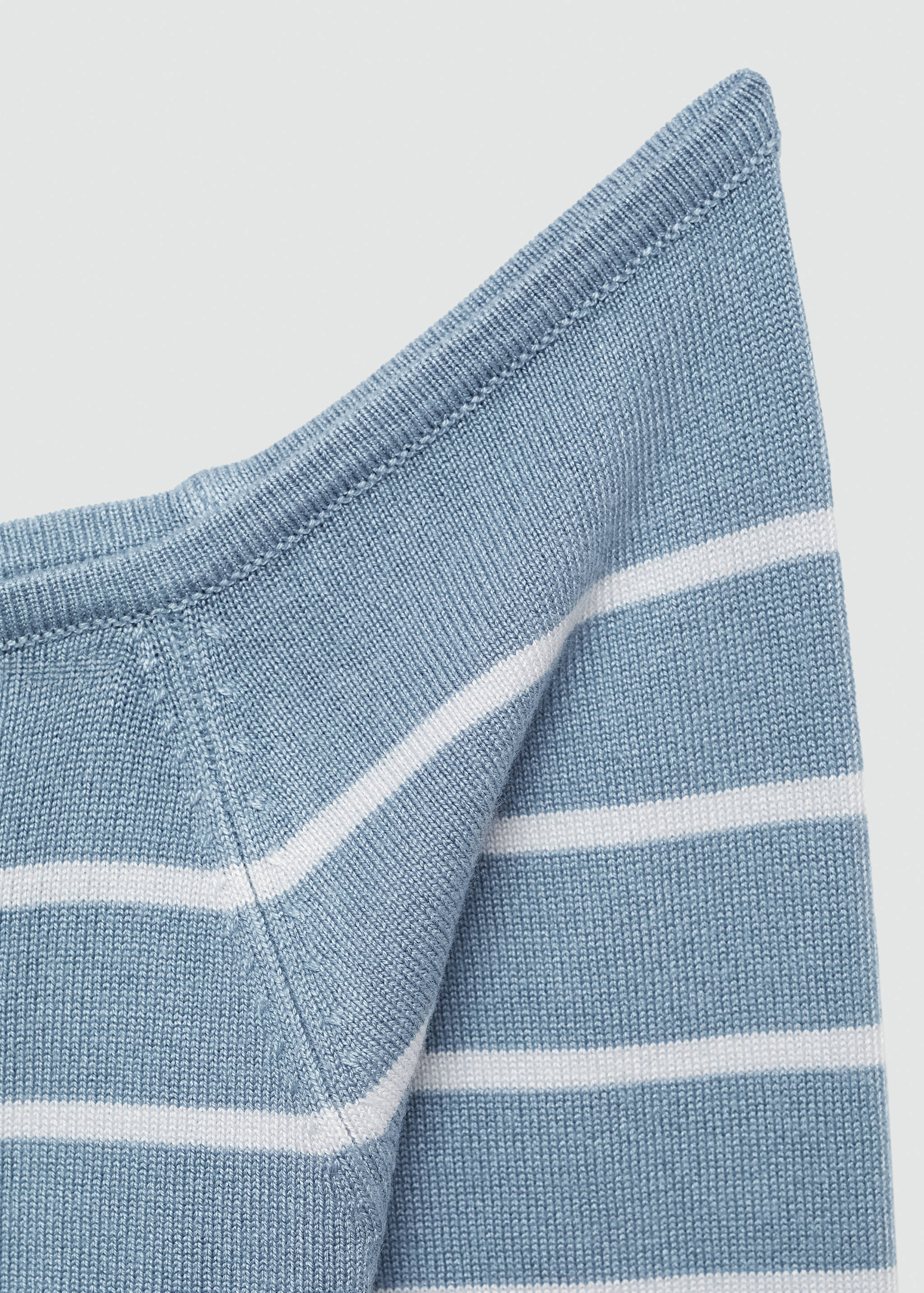 Gestreifter Pullover mit Bateau-Ausschnitt - Detail des Artikels 8