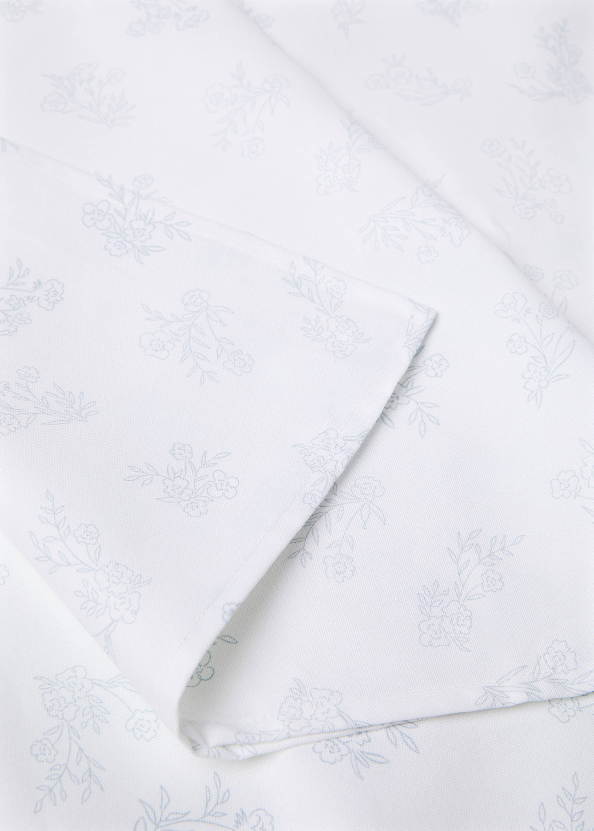100% cotton tablecloth with floral design for 2 to 4 diners - Details of the article 1, White. Ref: 77053278-00.