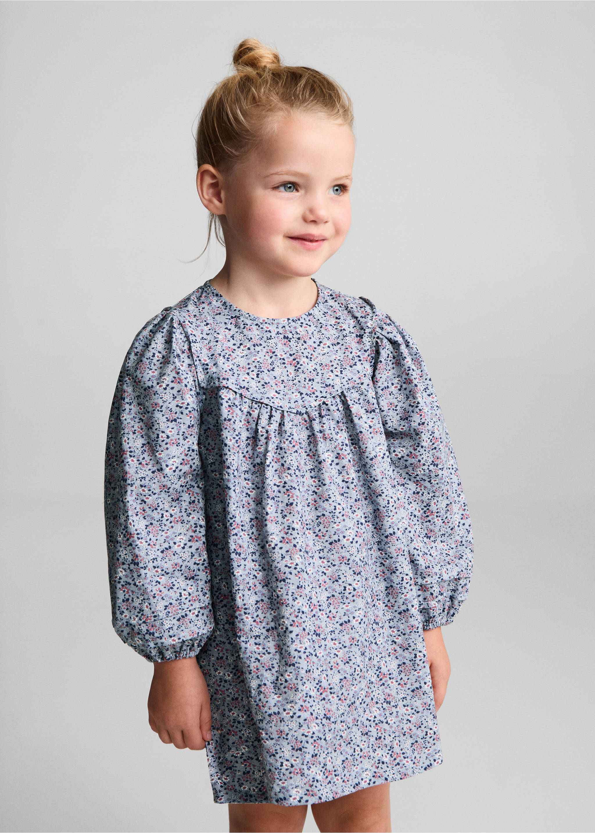 Sukienka z kwiatowym wzorem - Plan średni, Niebieski. Ref: 77053291-00.