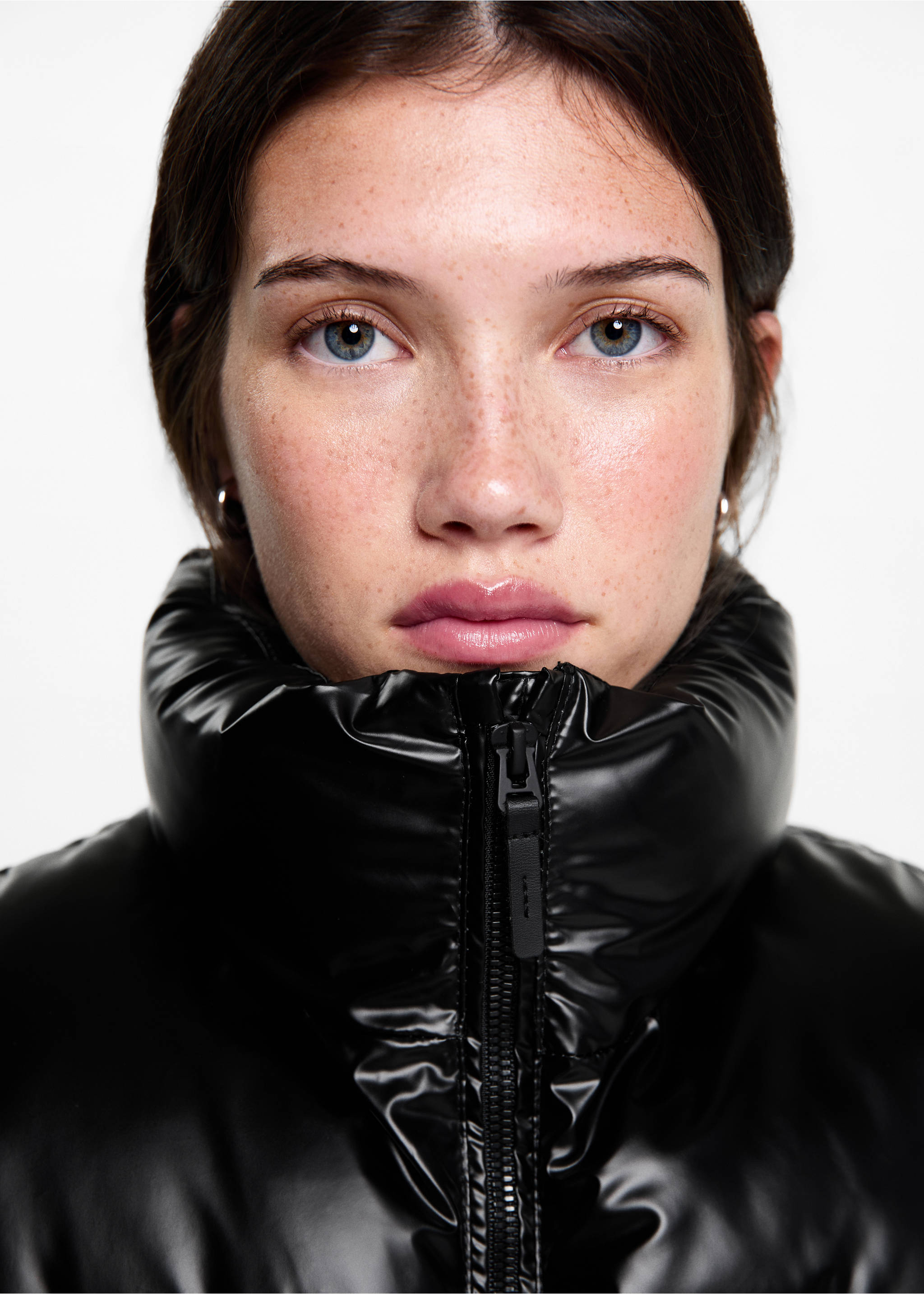 Steppanorak mit Taschen - Detail des Artikels 1, Schwarz. Ref: 77053667-00.