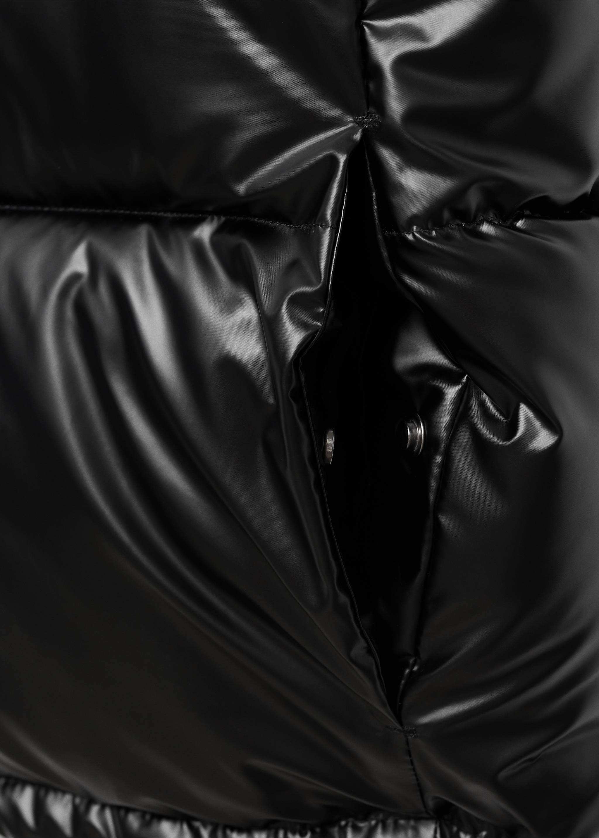 Steppanorak mit Taschen - Detail des Artikels 0, Schwarz. Ref: 77053667-00.