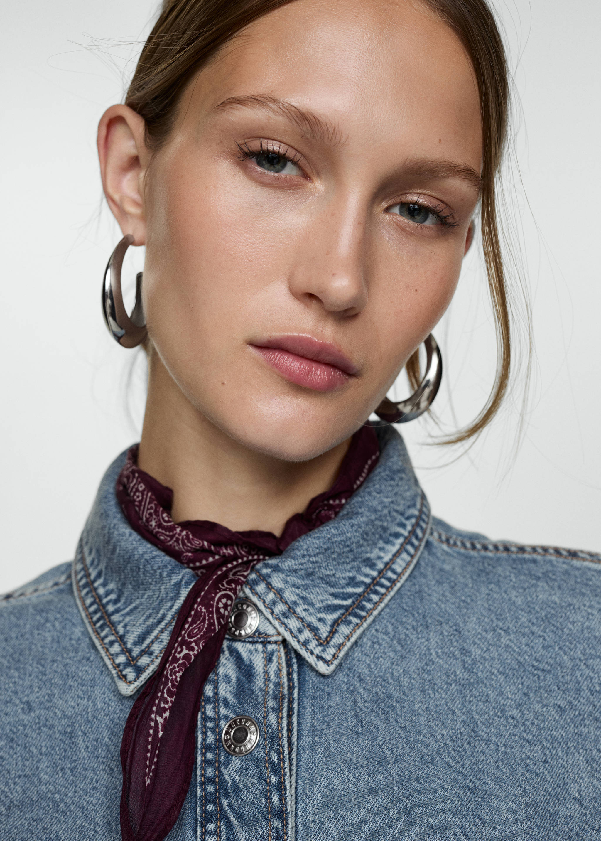 Πουκάμισο denim ξεφτισμένο - Λεπτομέρεια του προϊόντος 1