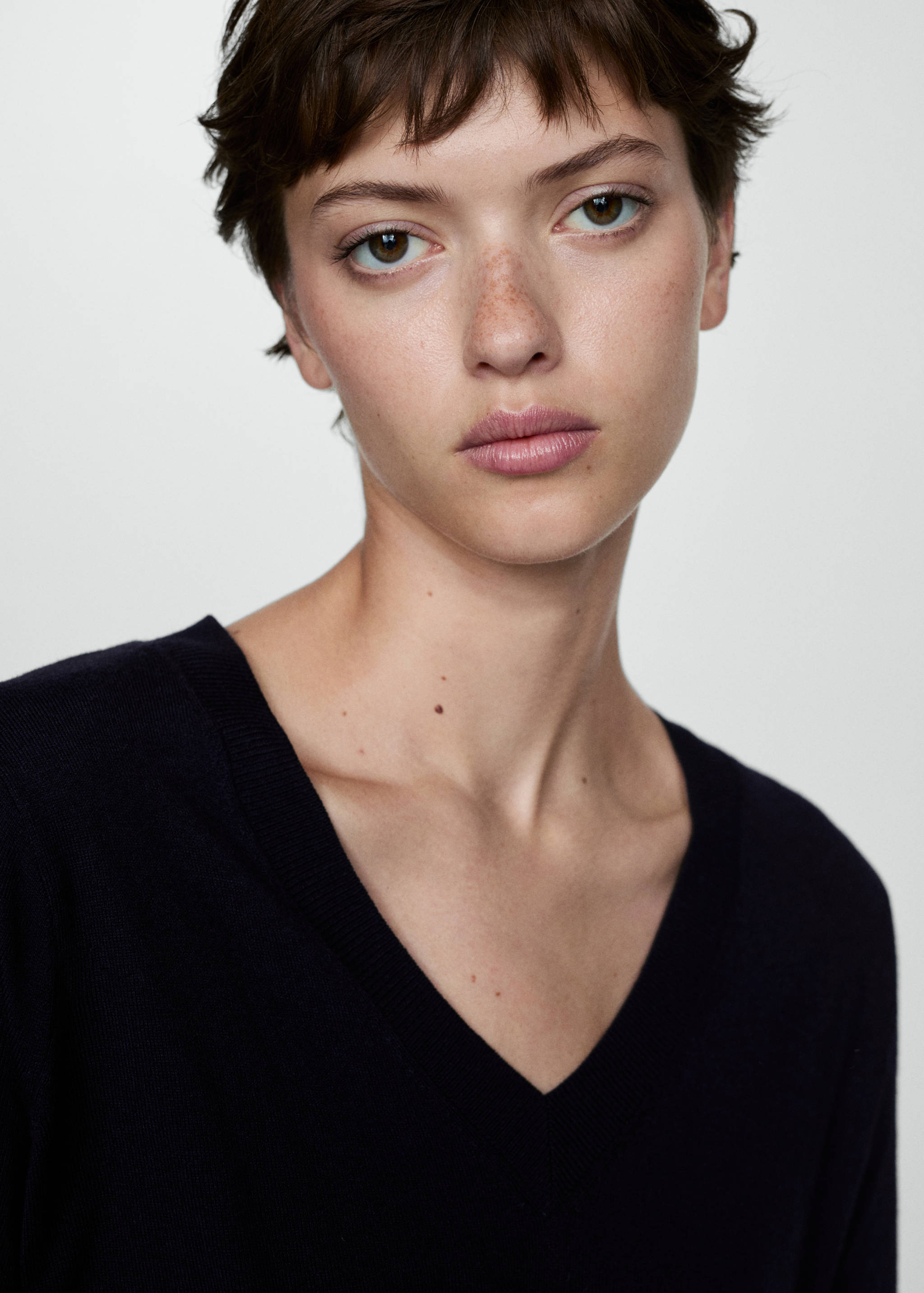 Jersey punto fino cuello pico - Detalle del artículo 1