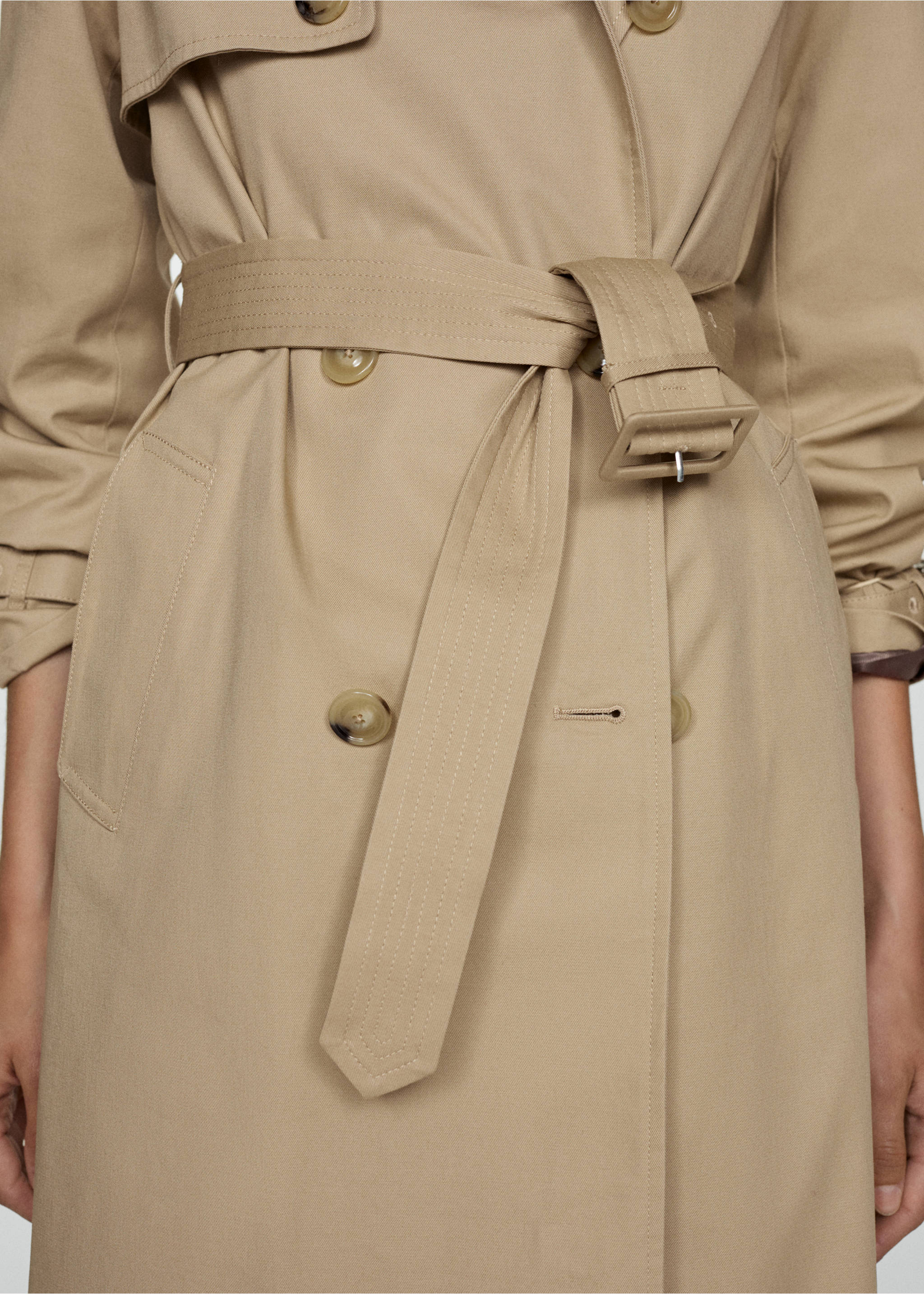 Klassieke trenchcoat met ceintuur - Detail van het artikel 6, Open beige. Ref: 77054028-00.