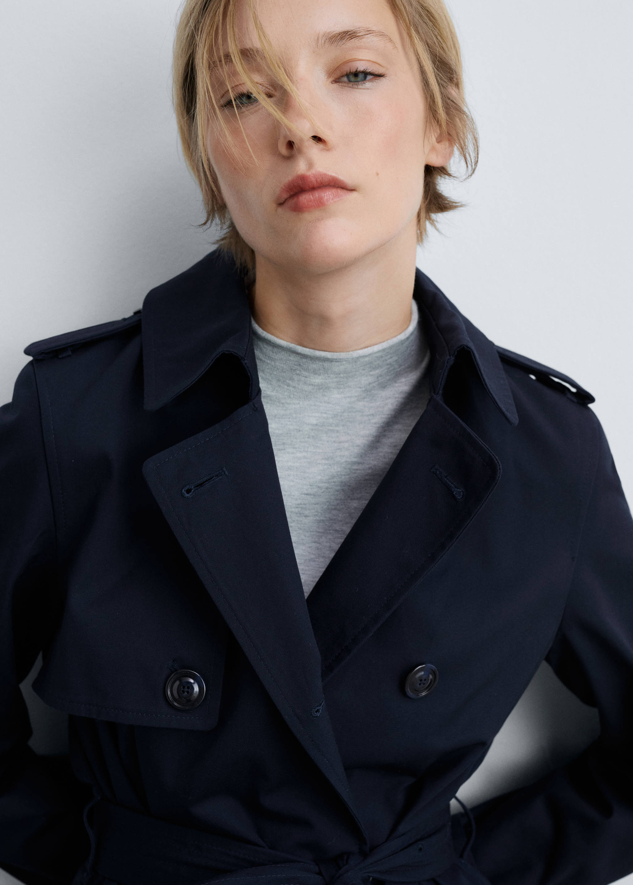 Klassischer Trenchcoat mit Gürtel - Detail des Artikels 1