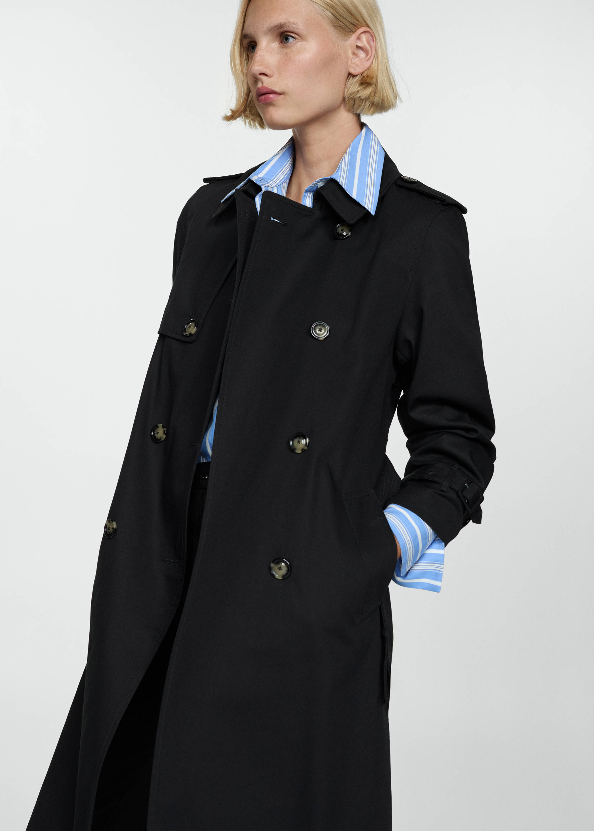 Klassischer Trenchcoat mit Gürtel - Mittlere Ansicht