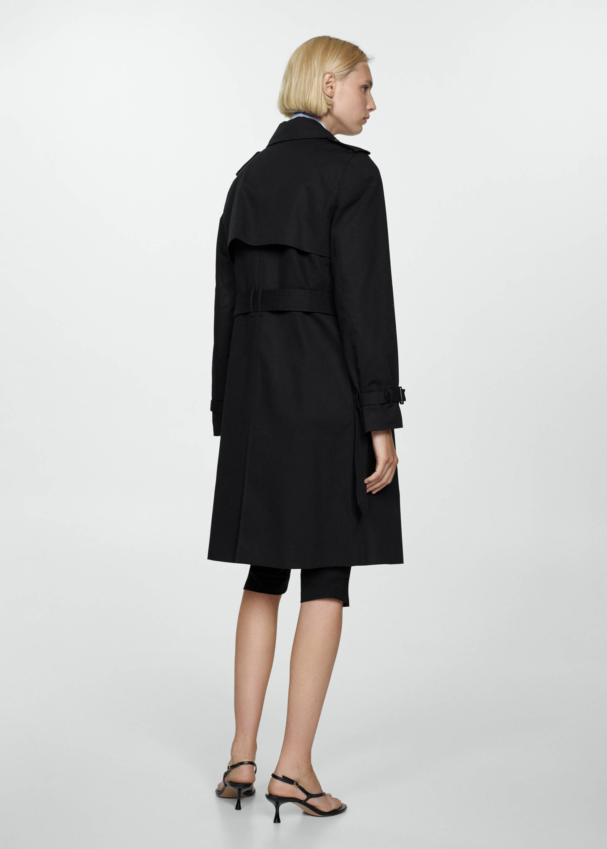 Klassischer Trenchcoat mit Gürtel - Rückseite des Artikels