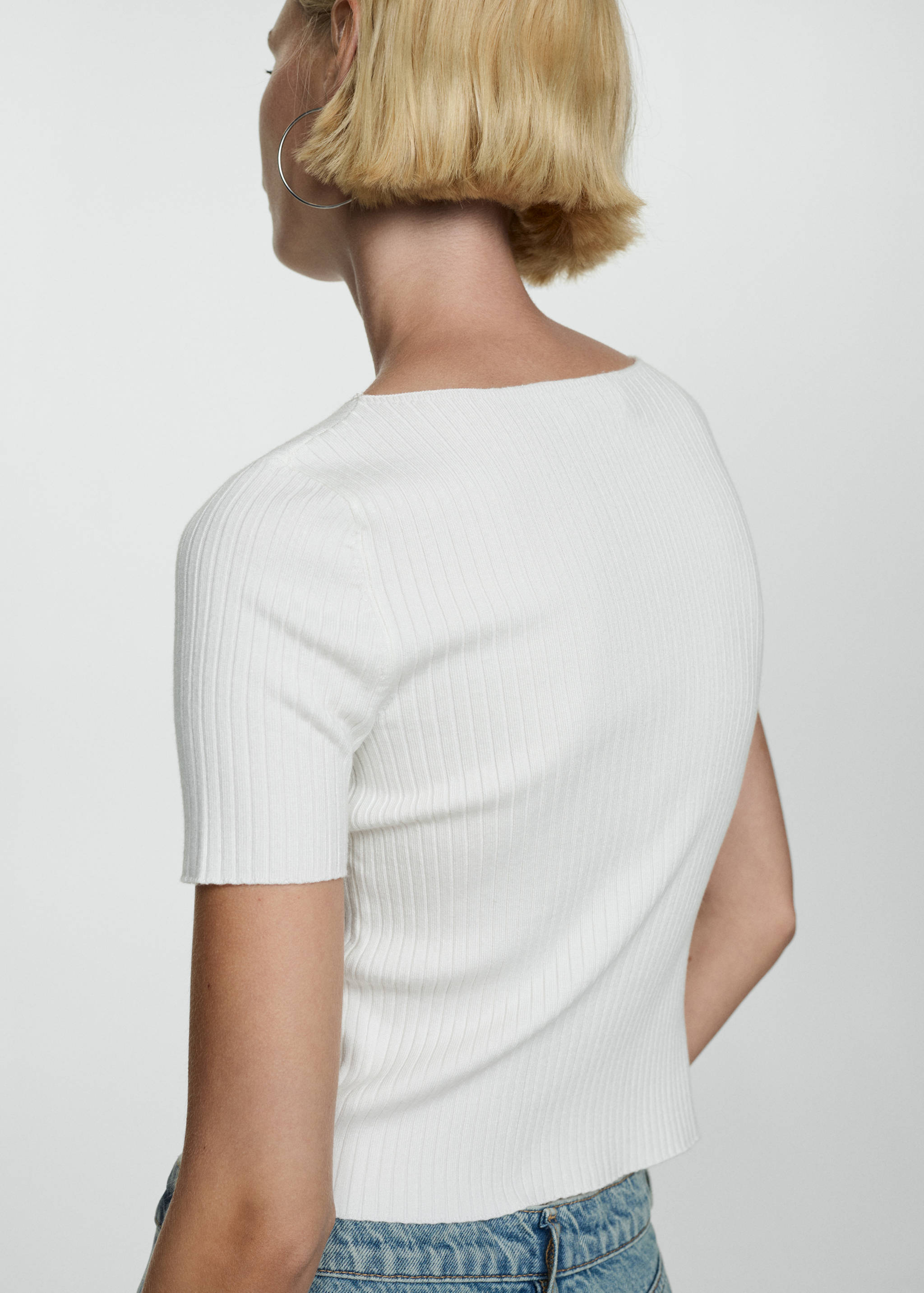 Short-sleeved fine-knit t-shirt - Reverse of the article