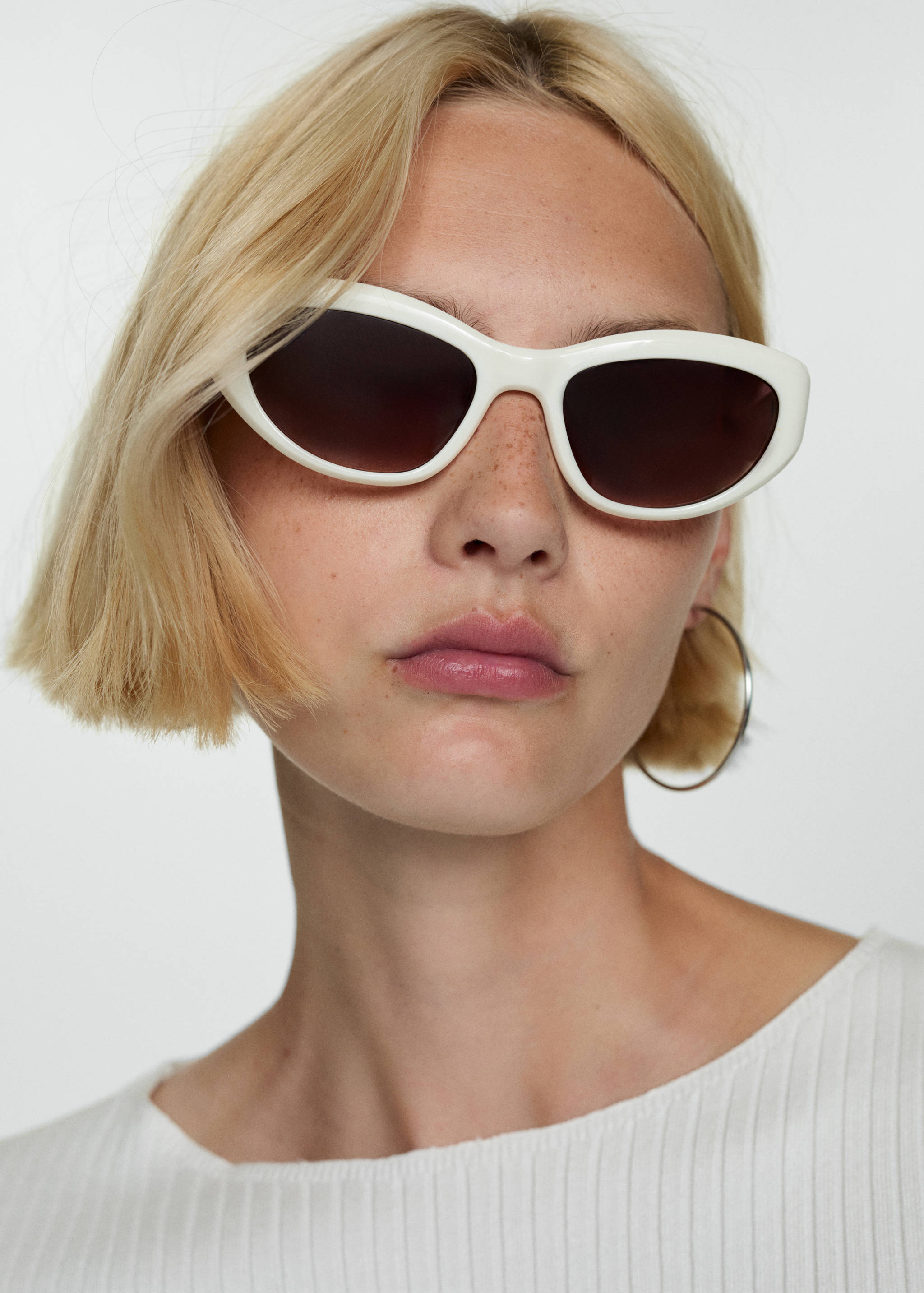 Short-sleeved fine-knit t-shirt - Details of the article 1