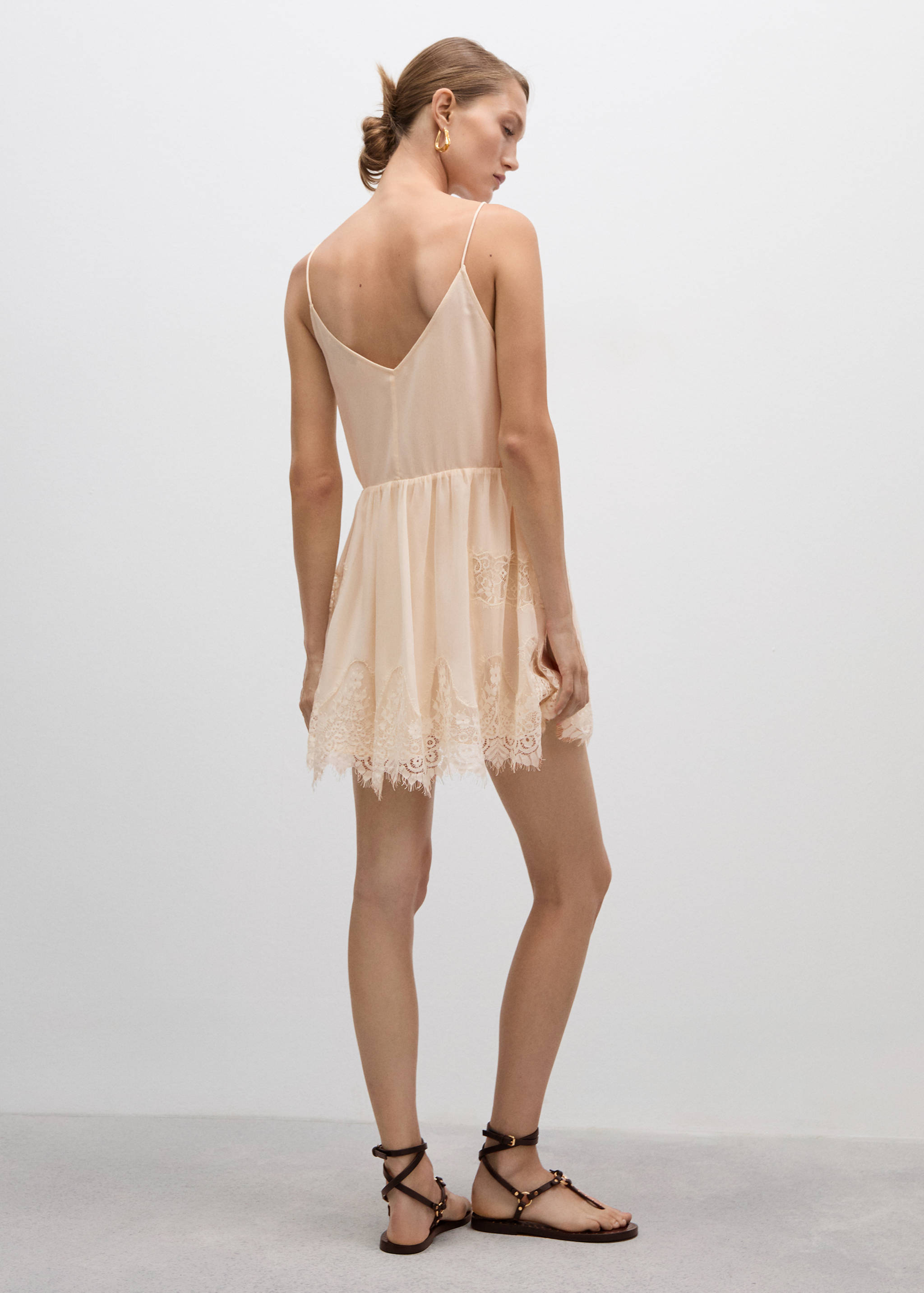 Lace short dress - Reverse of the article