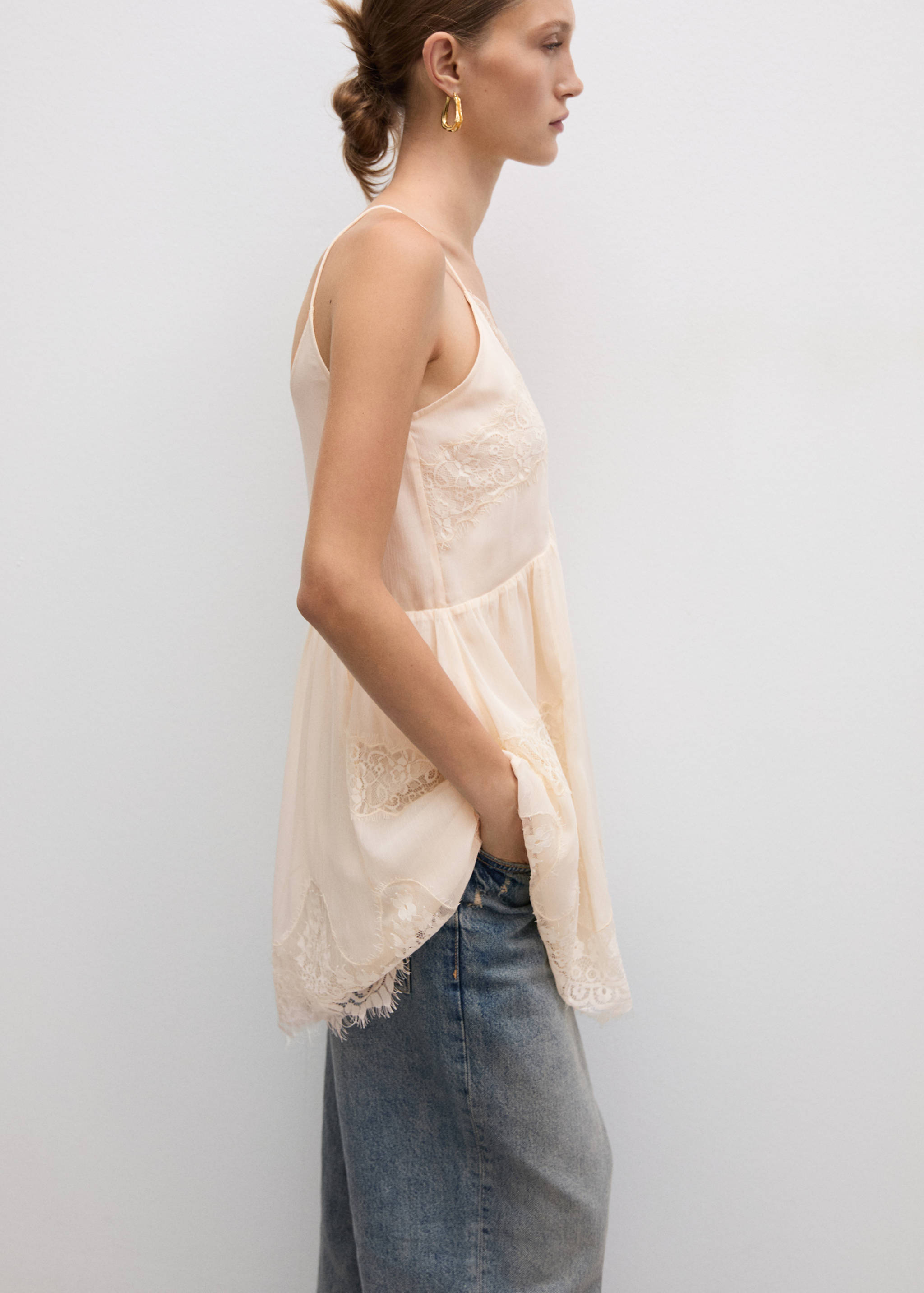 Lace short dress - Details of the article 2