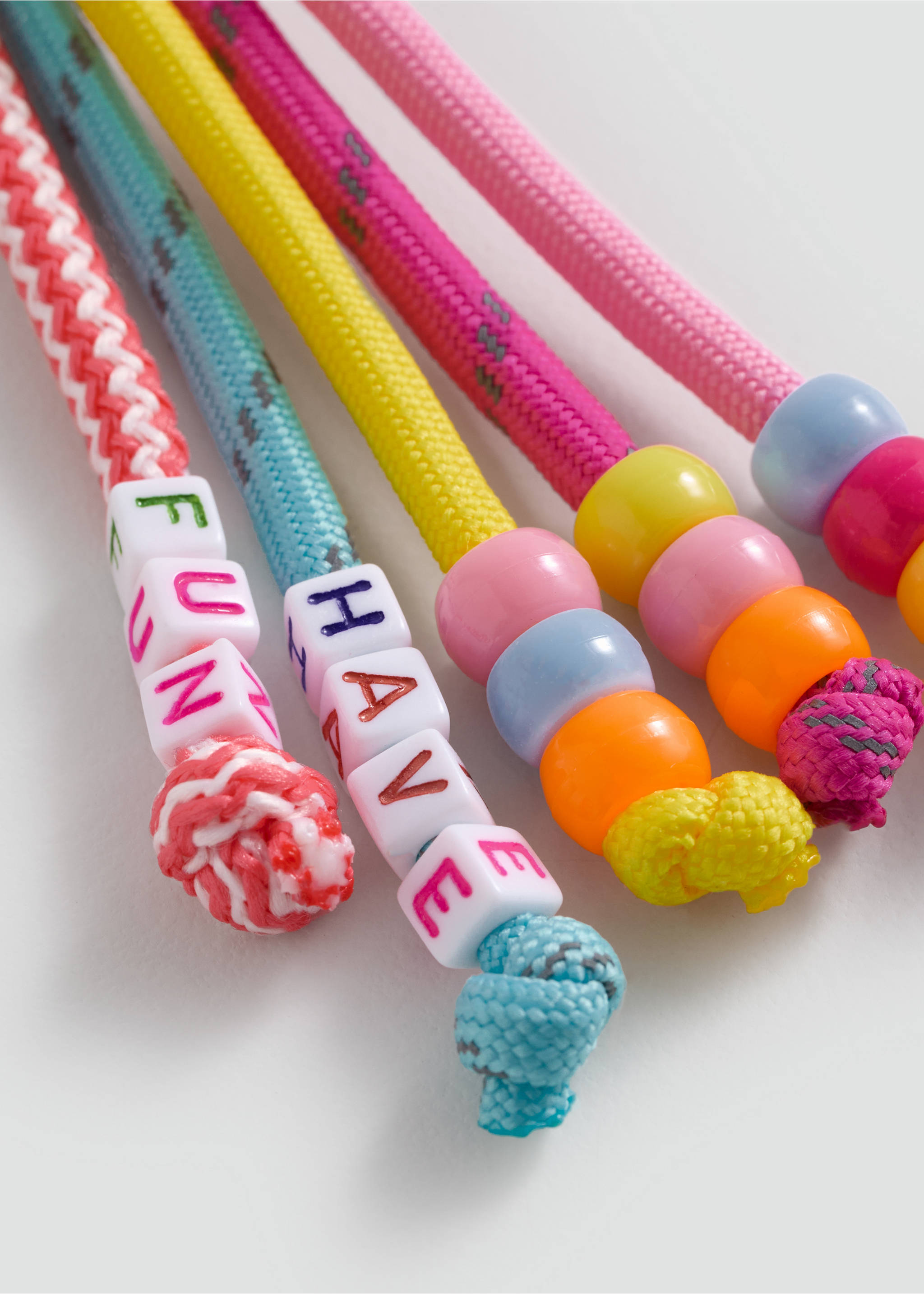 Llavero abalorios combinados - Plano medio, Rosa. Ref: 77054045-00.