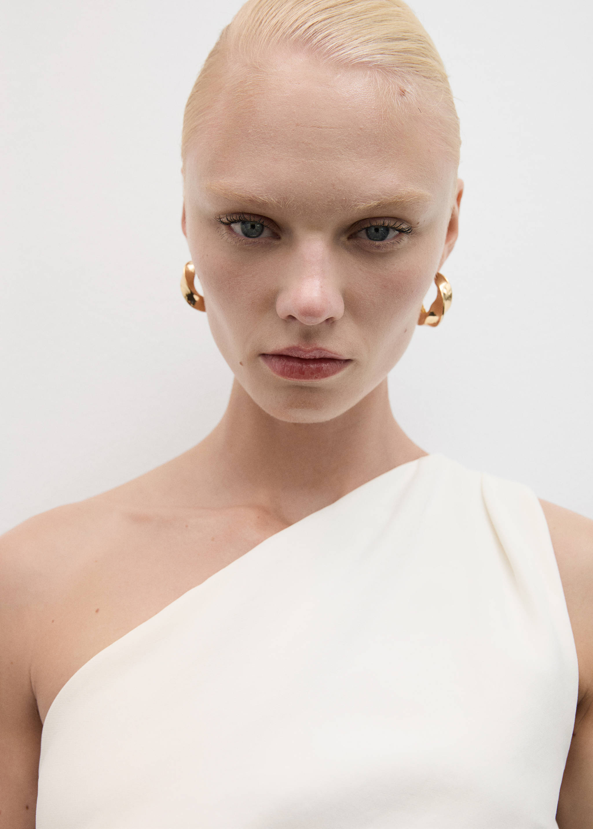 Ohrringe mit verdrehten Kreolen - Allgemeine Ansicht