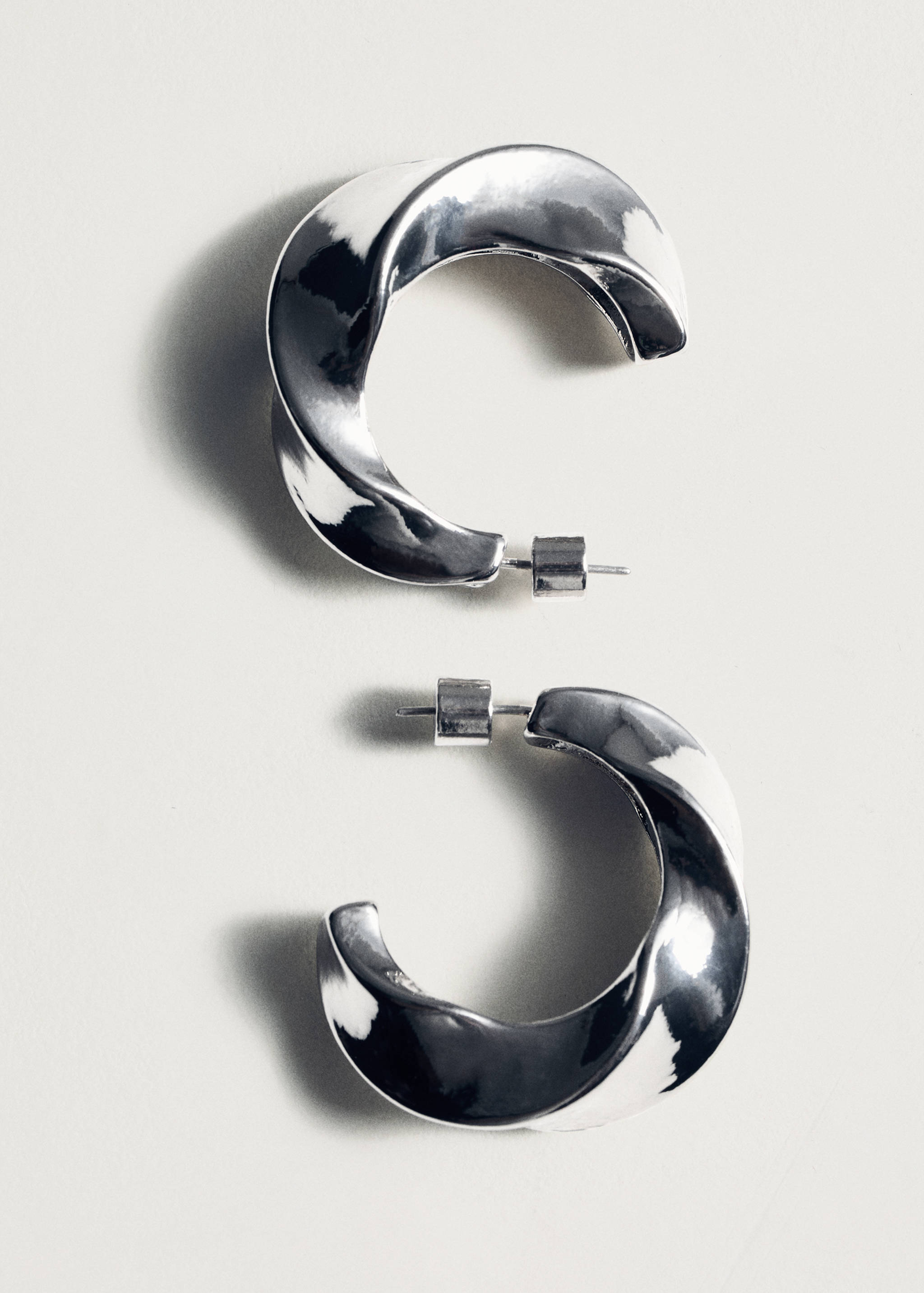 Ohrringe mit verdrehten Kreolen - Detail des Artikels 5