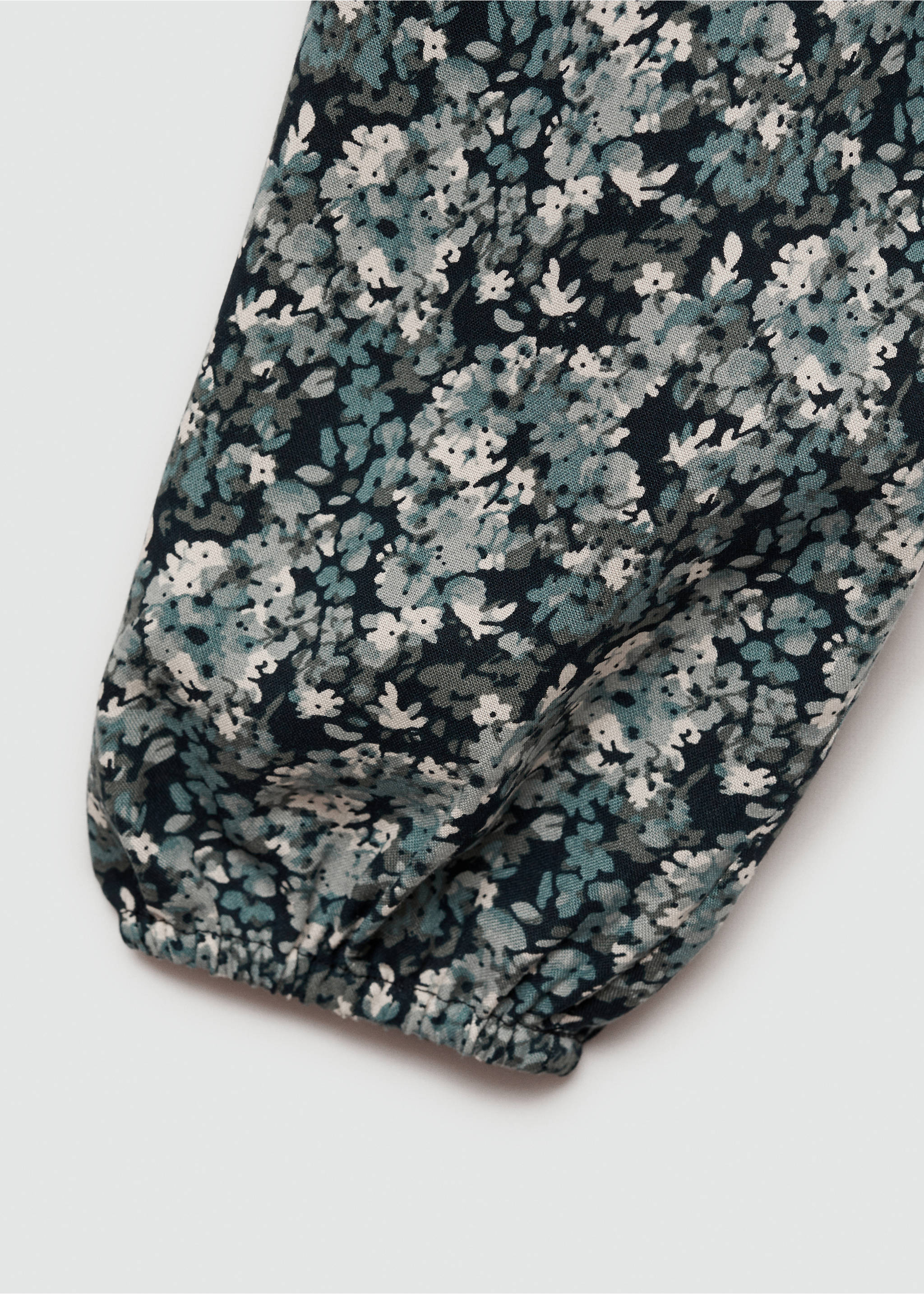 Asymmetrical printed blouse - Details of the article 0, Black. Ref: 77054051-00.