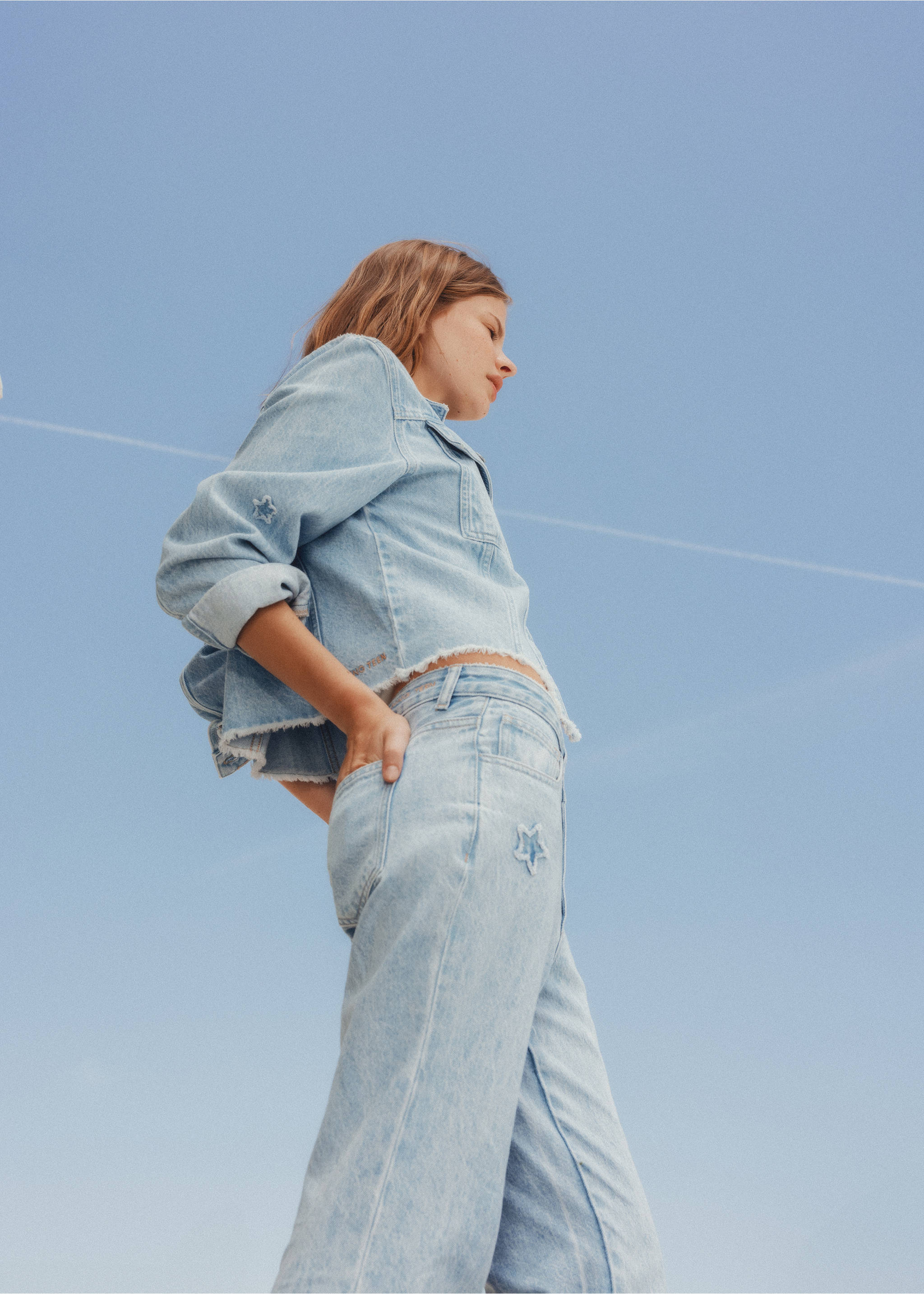 Regular Jeans mit Sternen - Detail des Artikels 5, Hellblau. Ref: 77054052-00.