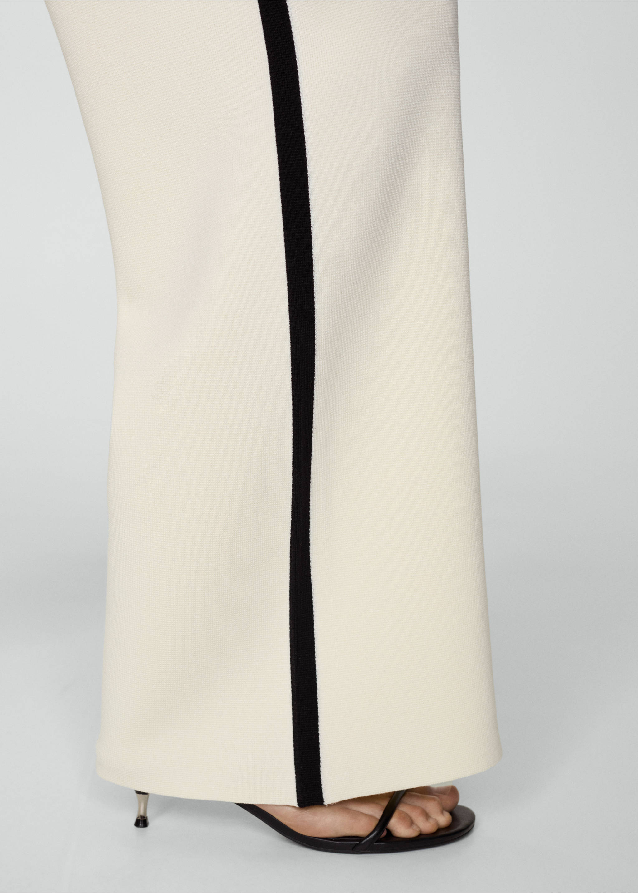 Pantalon maille bandes latérales contrastées - Détail de l'article 6, Écru. Ref: 77054057-00.