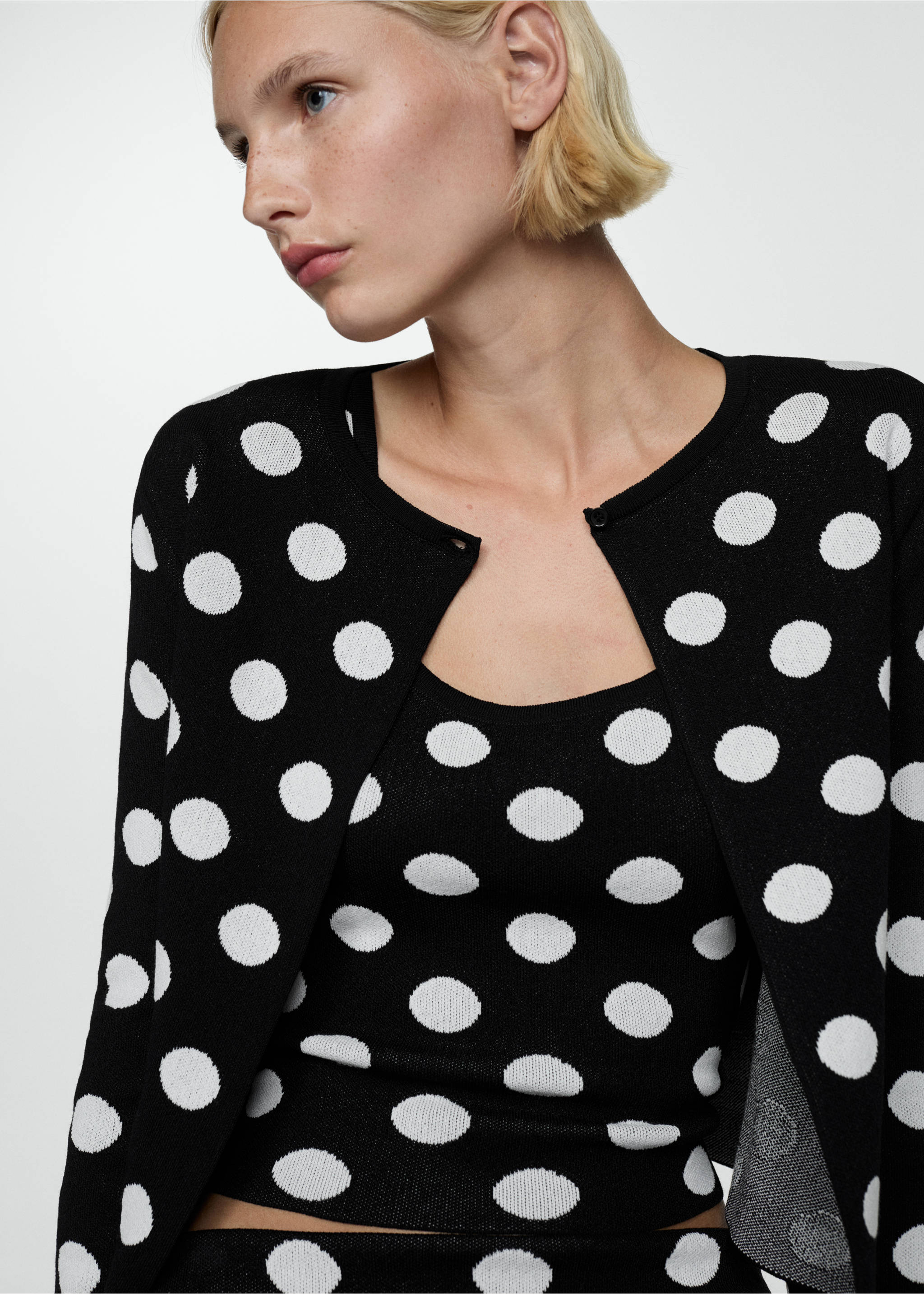 Polka-dot knitted top - Details of the article 2, Black. Ref: 77054062-00.