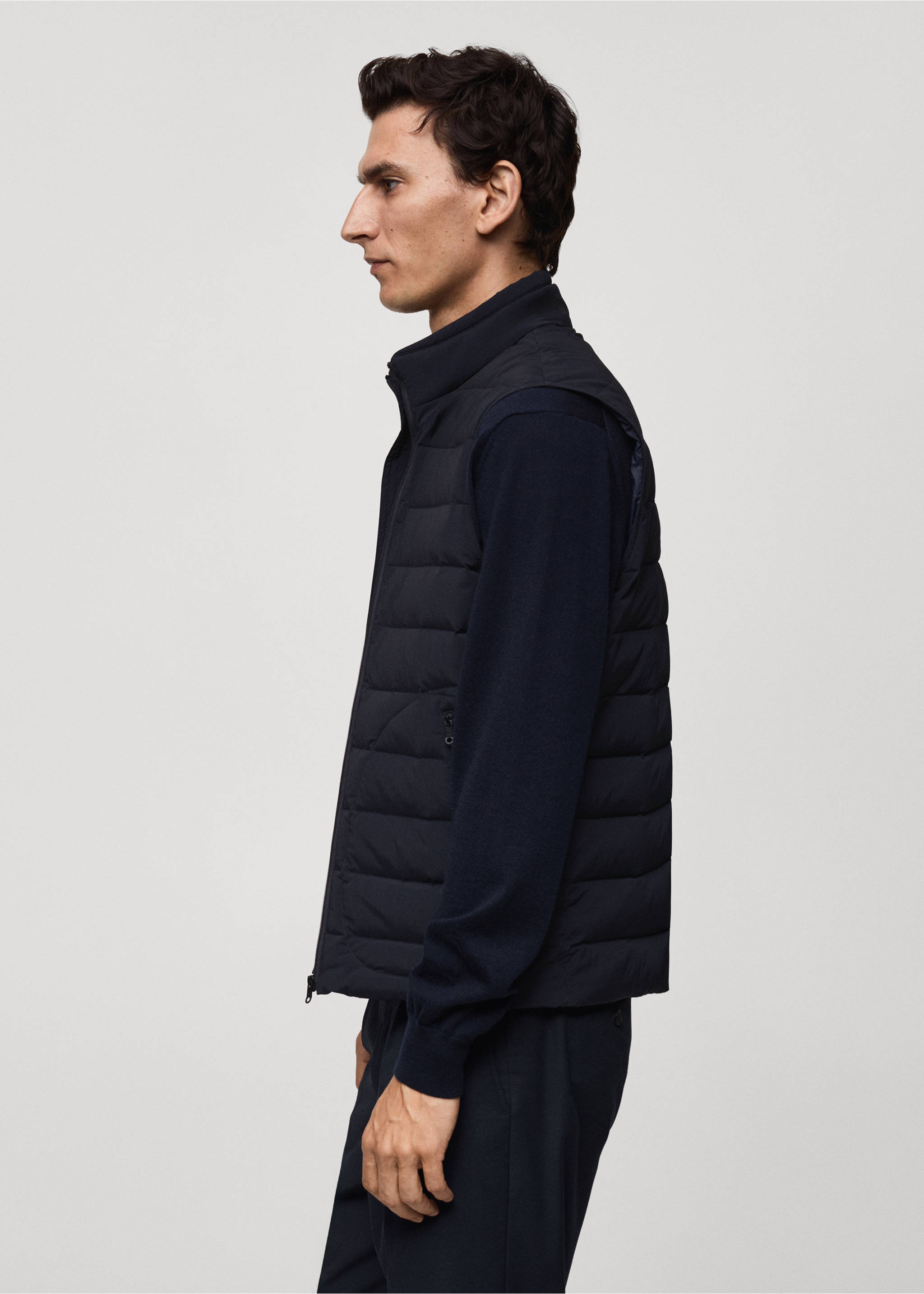 Täckväst fjäderstoppning - Detaljer om artikeln 1, Navy blå. Ref: 77054432-00.