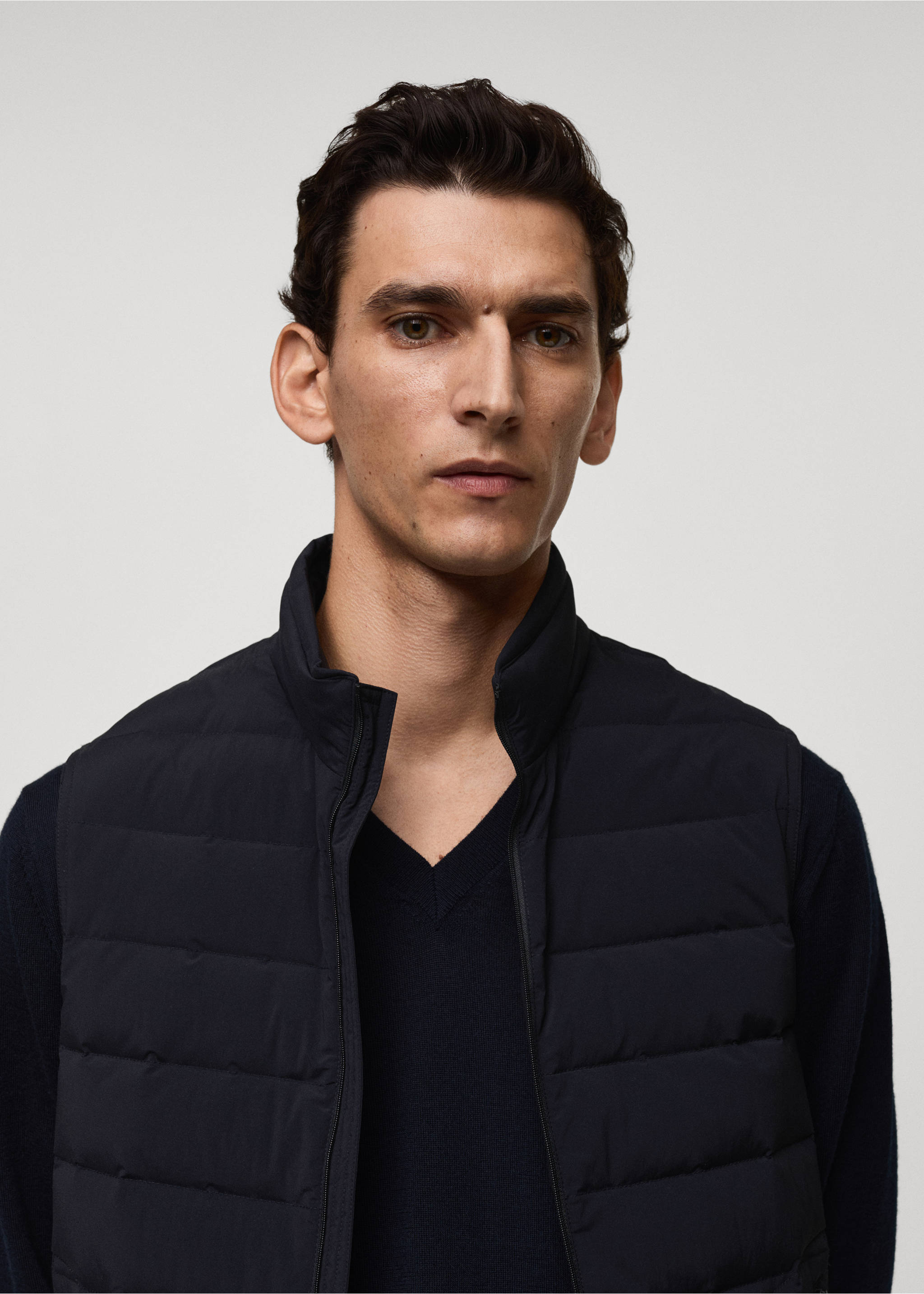 Täckväst fjäderstoppning - Detaljer om artikeln 6, Navy blå. Ref: 77054432-00.