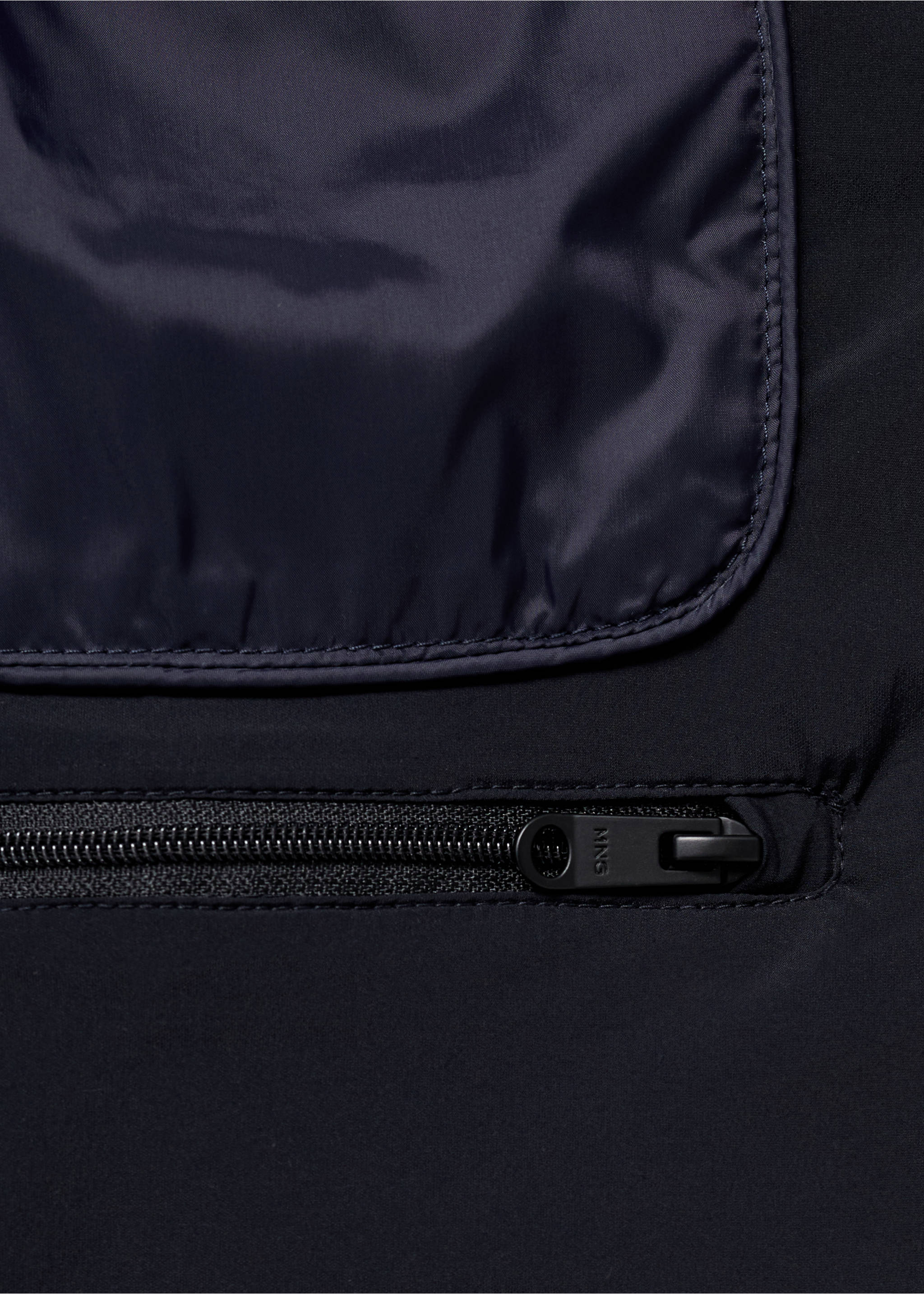 Täckväst fjäderstoppning - Detaljer om artikeln 0, Navy blå. Ref: 77054432-00.