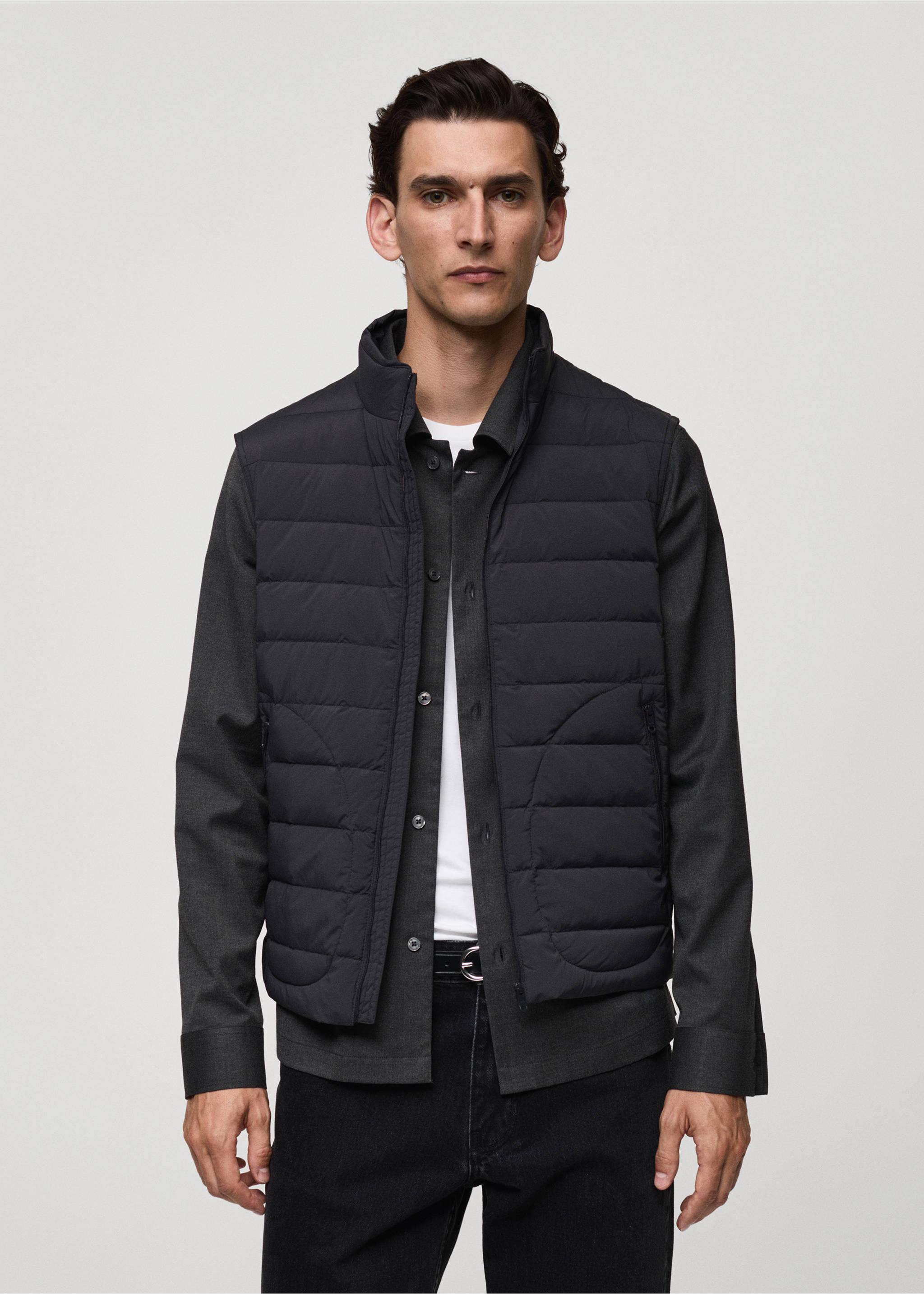 Quilted gilet with feather filling - Medium plane, Charcoal. Ref: 77054432-00.