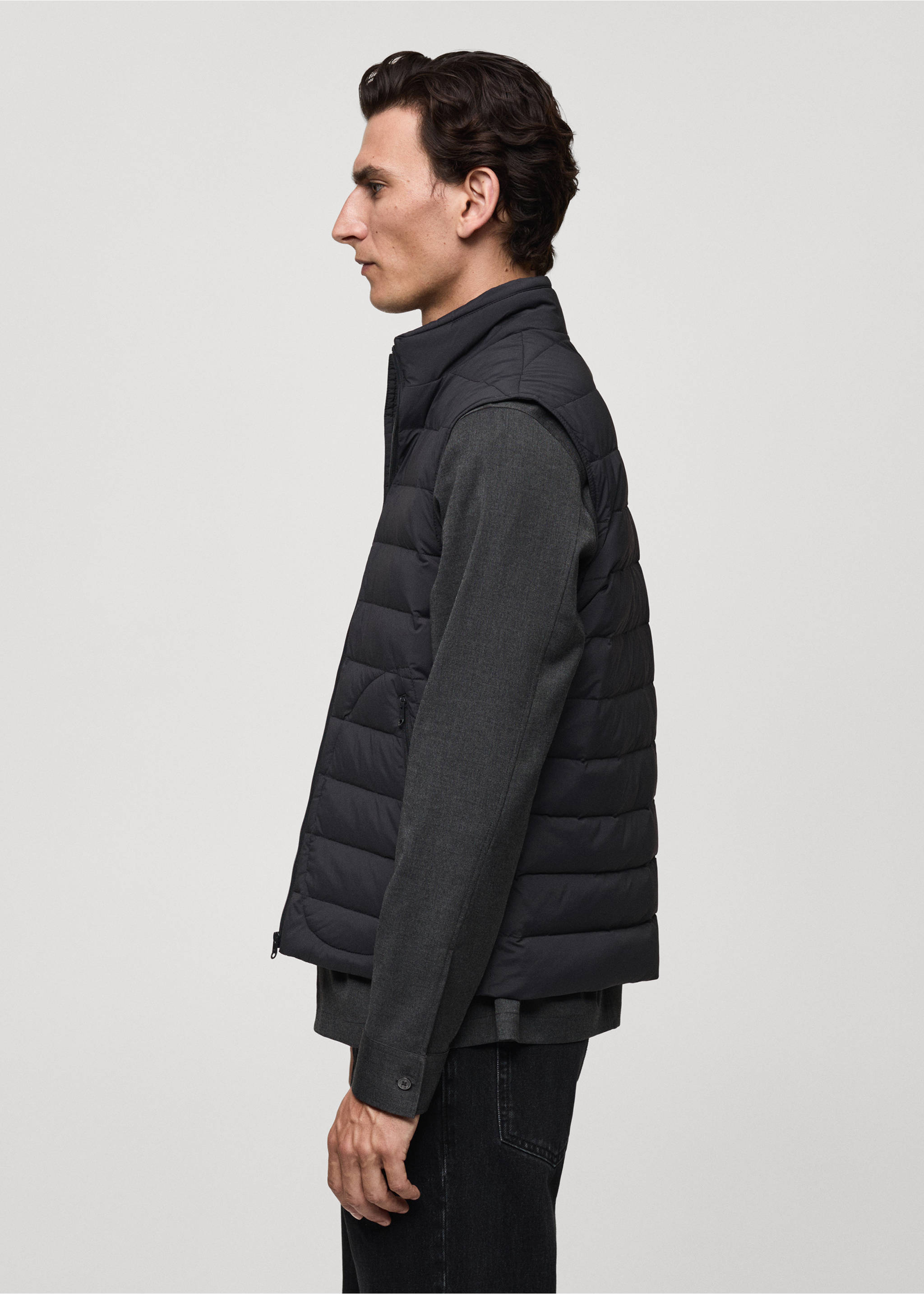 Quilted gilet with feather filling - Details of the article 2, Charcoal. Ref: 77054432-00.