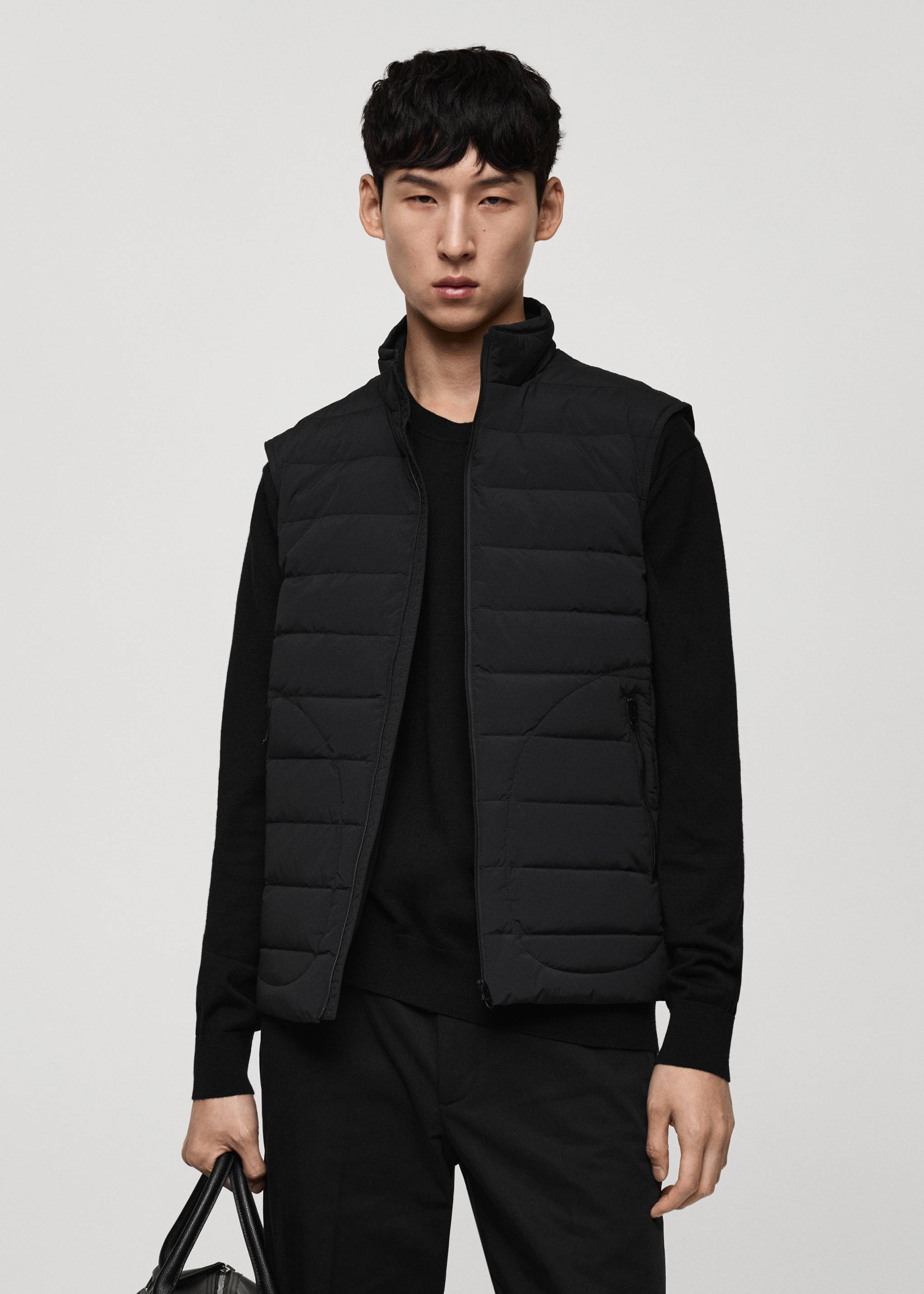 Colete acolchoado com enchimento de penas - Plano médio