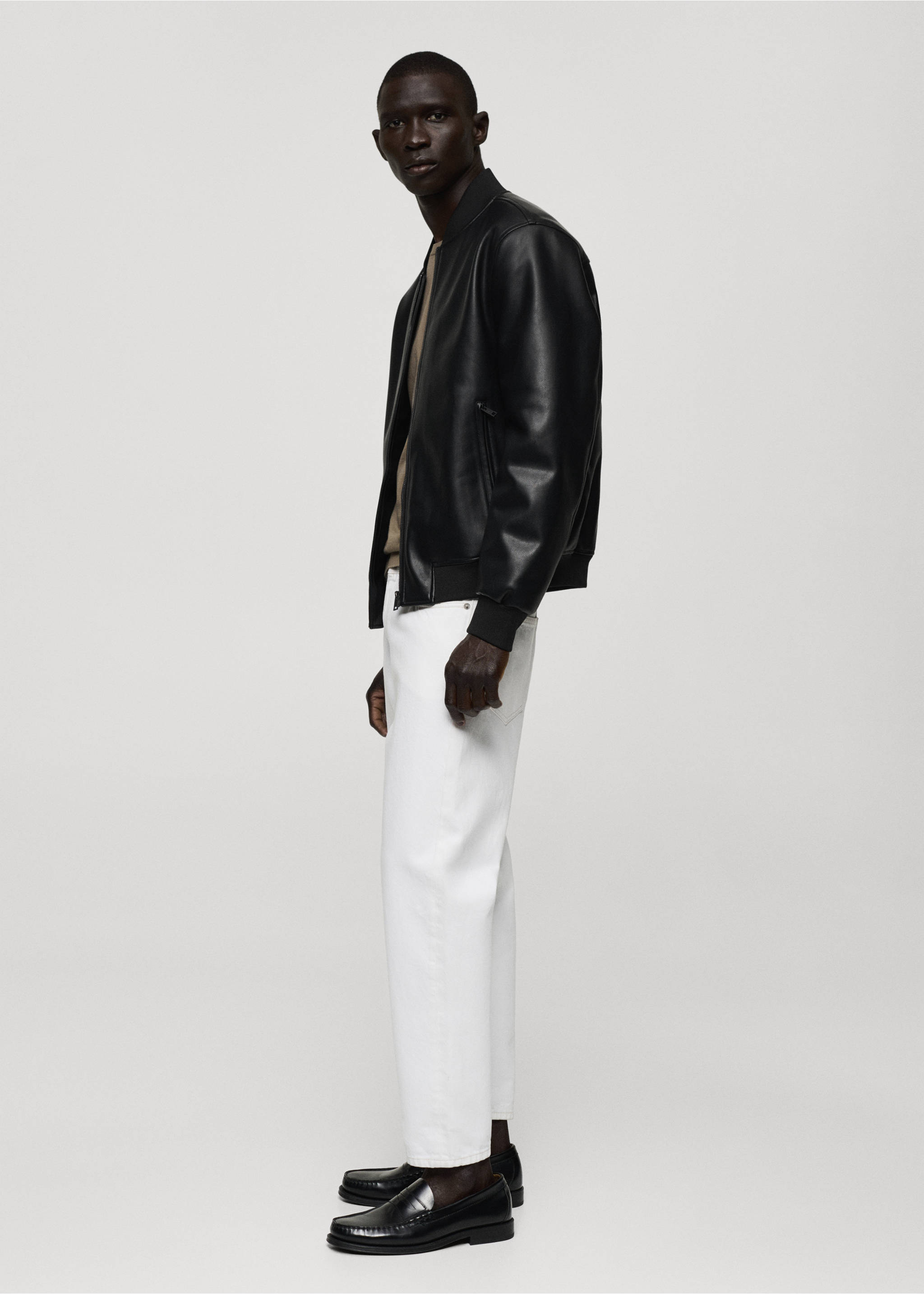 Bomberjacke mit Leder-Effekt - Detail des Artikels 2, Schwarz. Ref: 77054446-00.