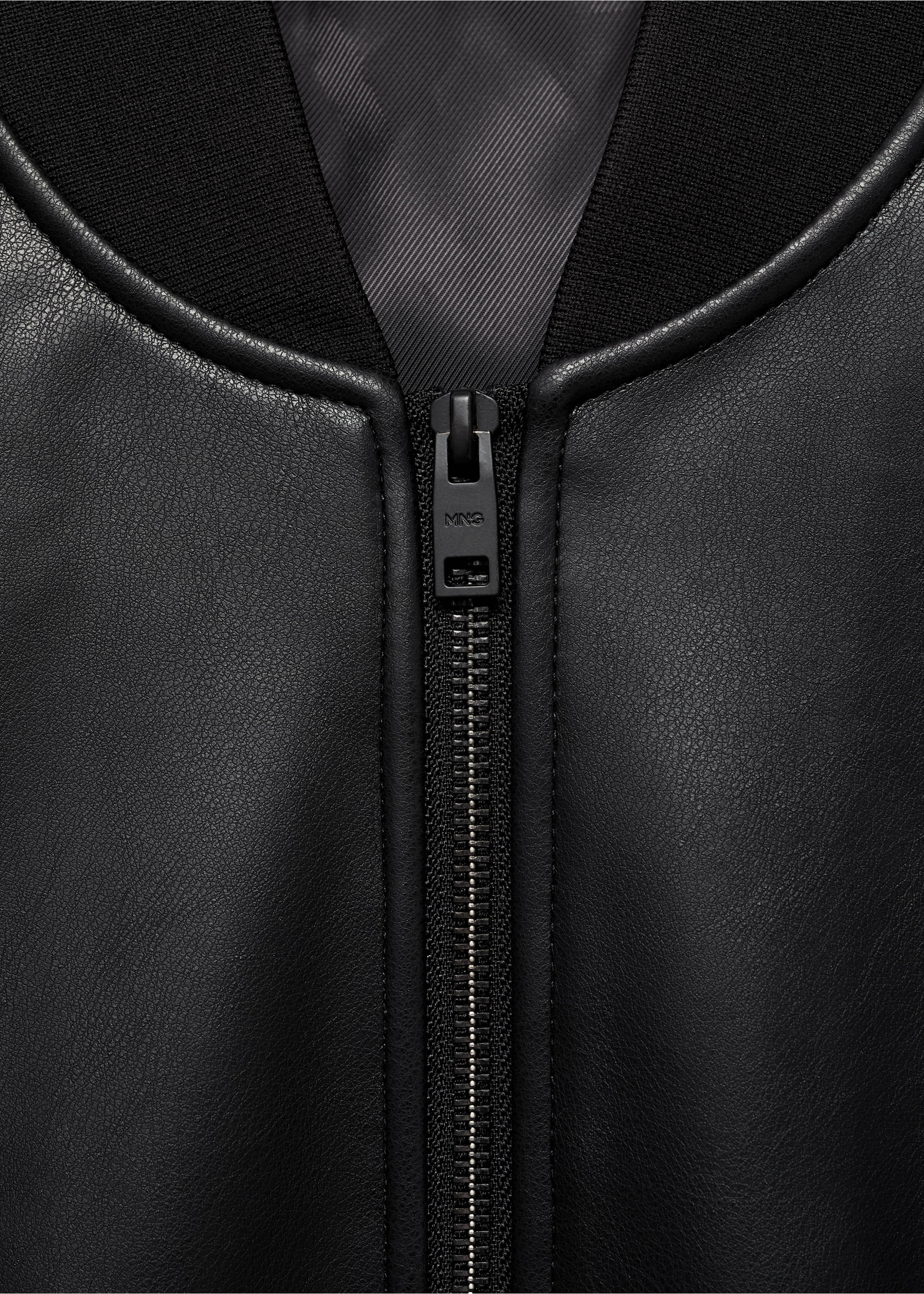 Bomberjacke mit Leder-Effekt - Detail des Artikels 8, Schwarz. Ref: 77054446-00.