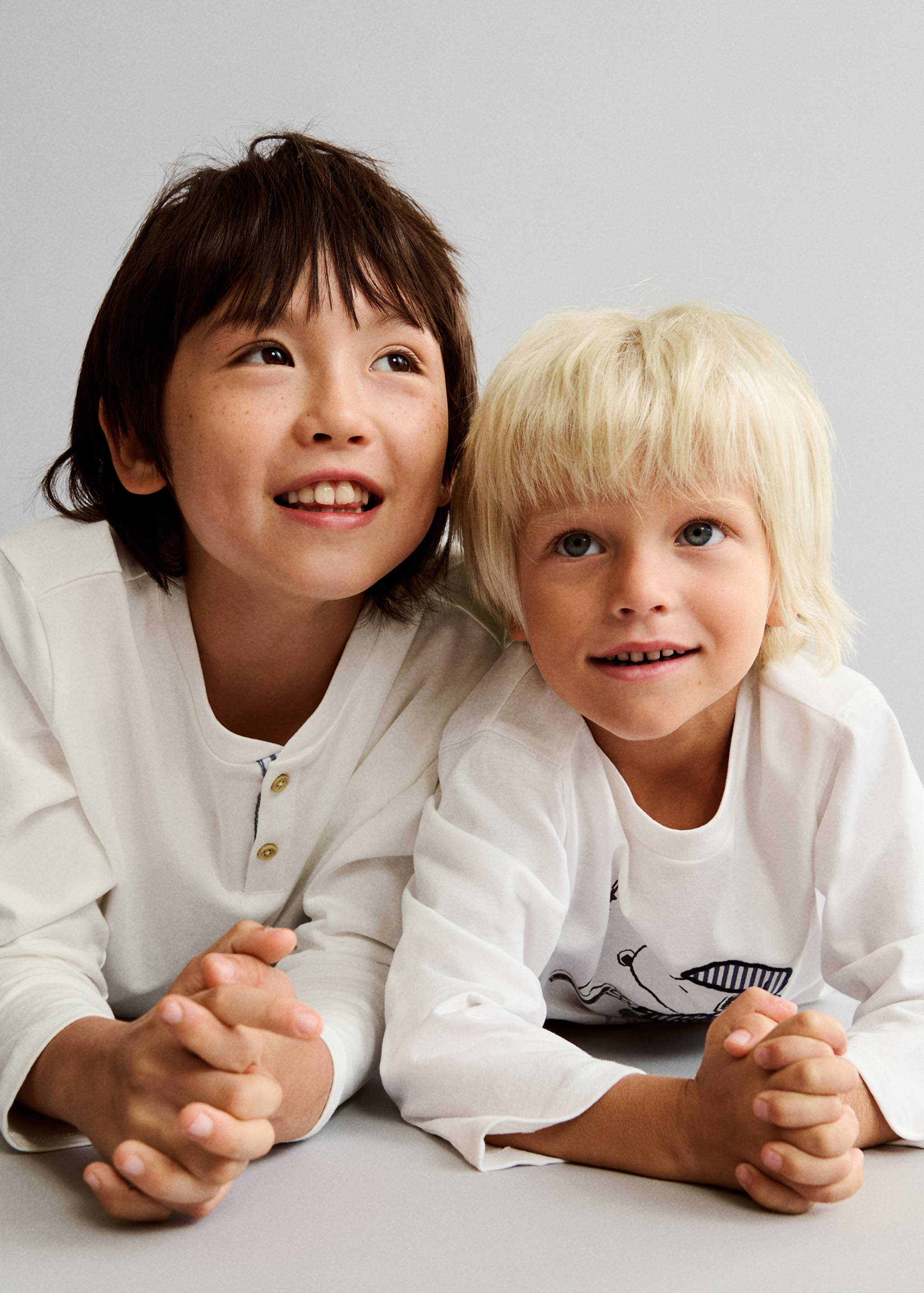 Langer Pyjama mit Streifen - Allgemeine Ansicht