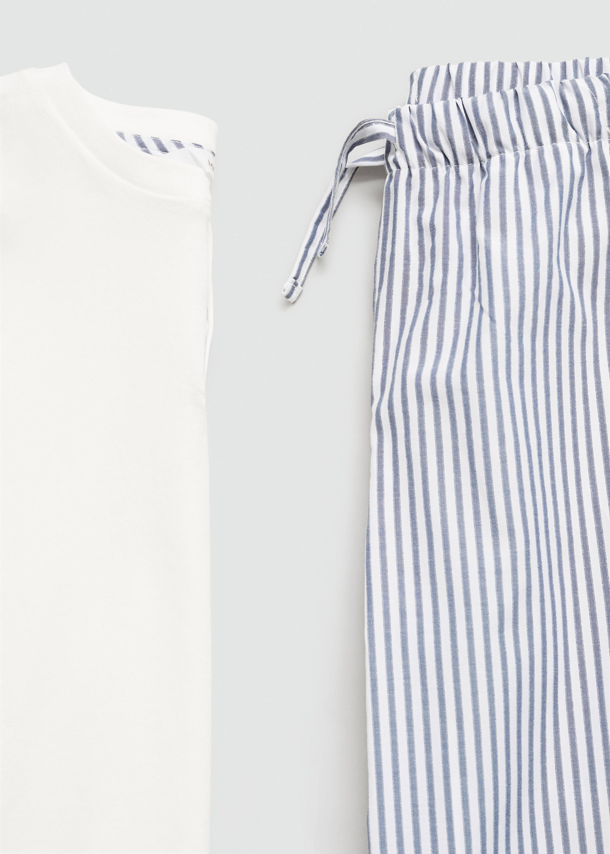Langer Pyjama mit Streifen - Detail des Artikels 8