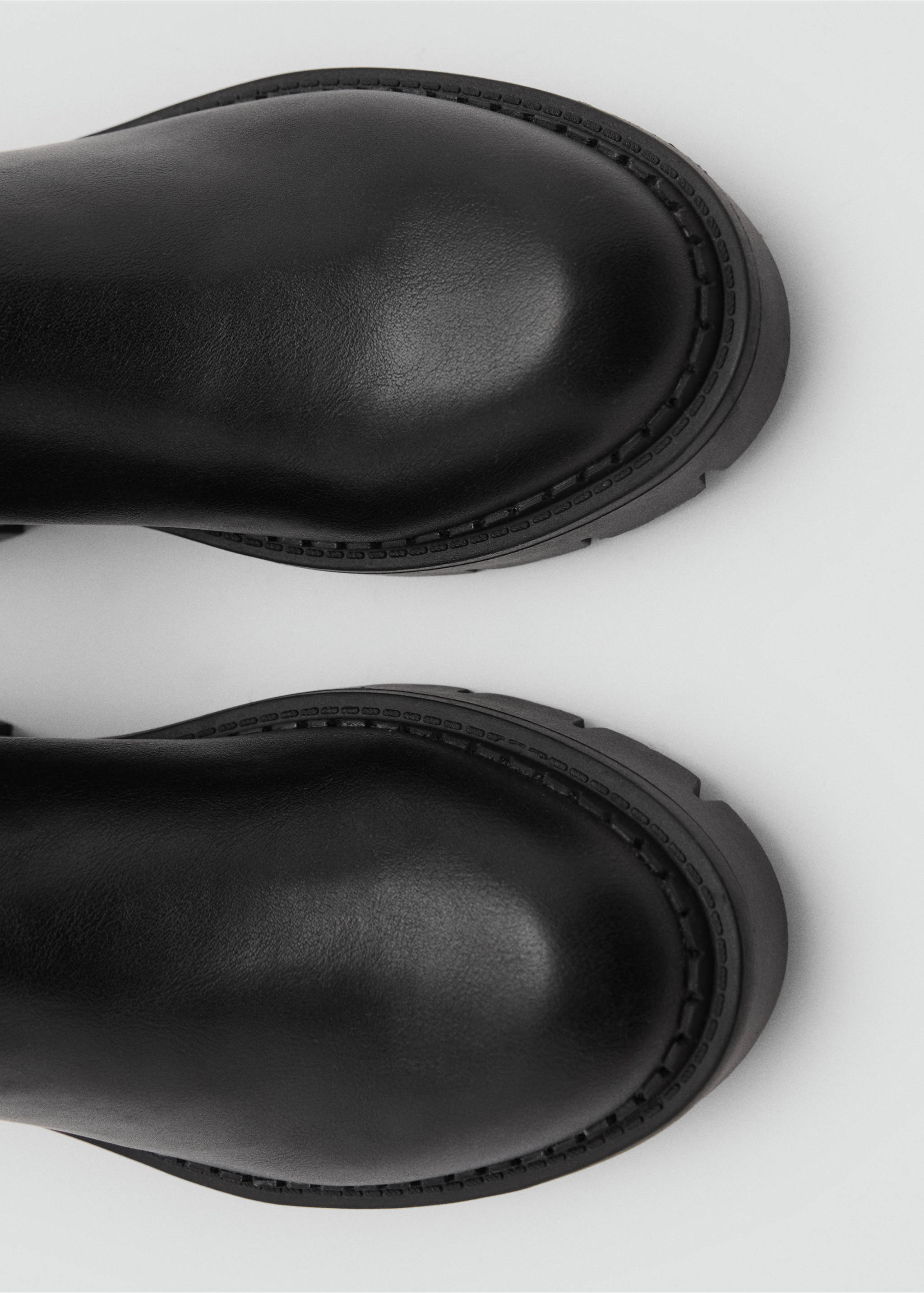 Stiefelette mit Stretch-Einsatz - Detail des Artikels 1, Schwarz. Ref: 77054759-00.