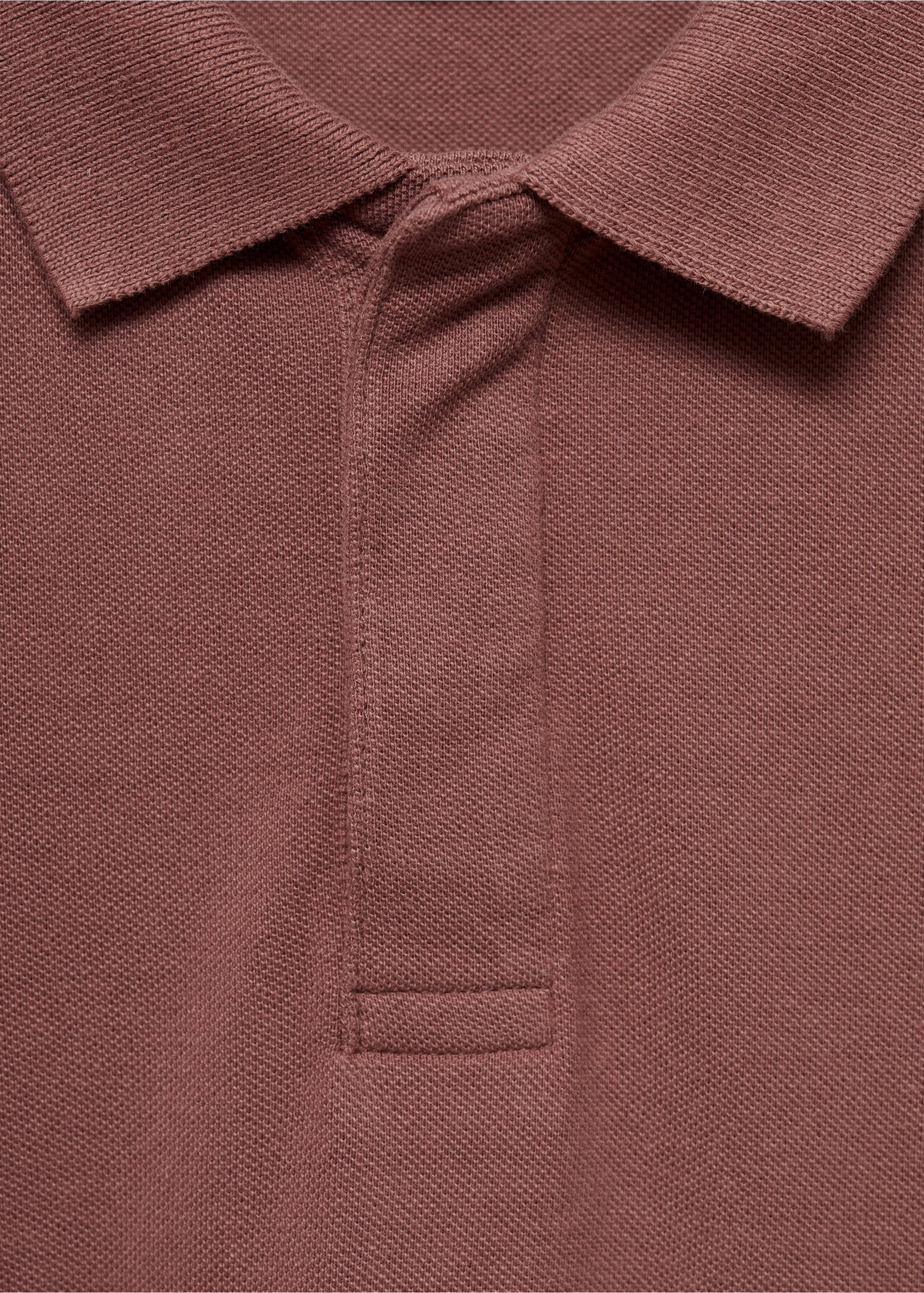 Polo detall brodat - Detall de l'article 8, Bordeus. Ref: 77054764-00.