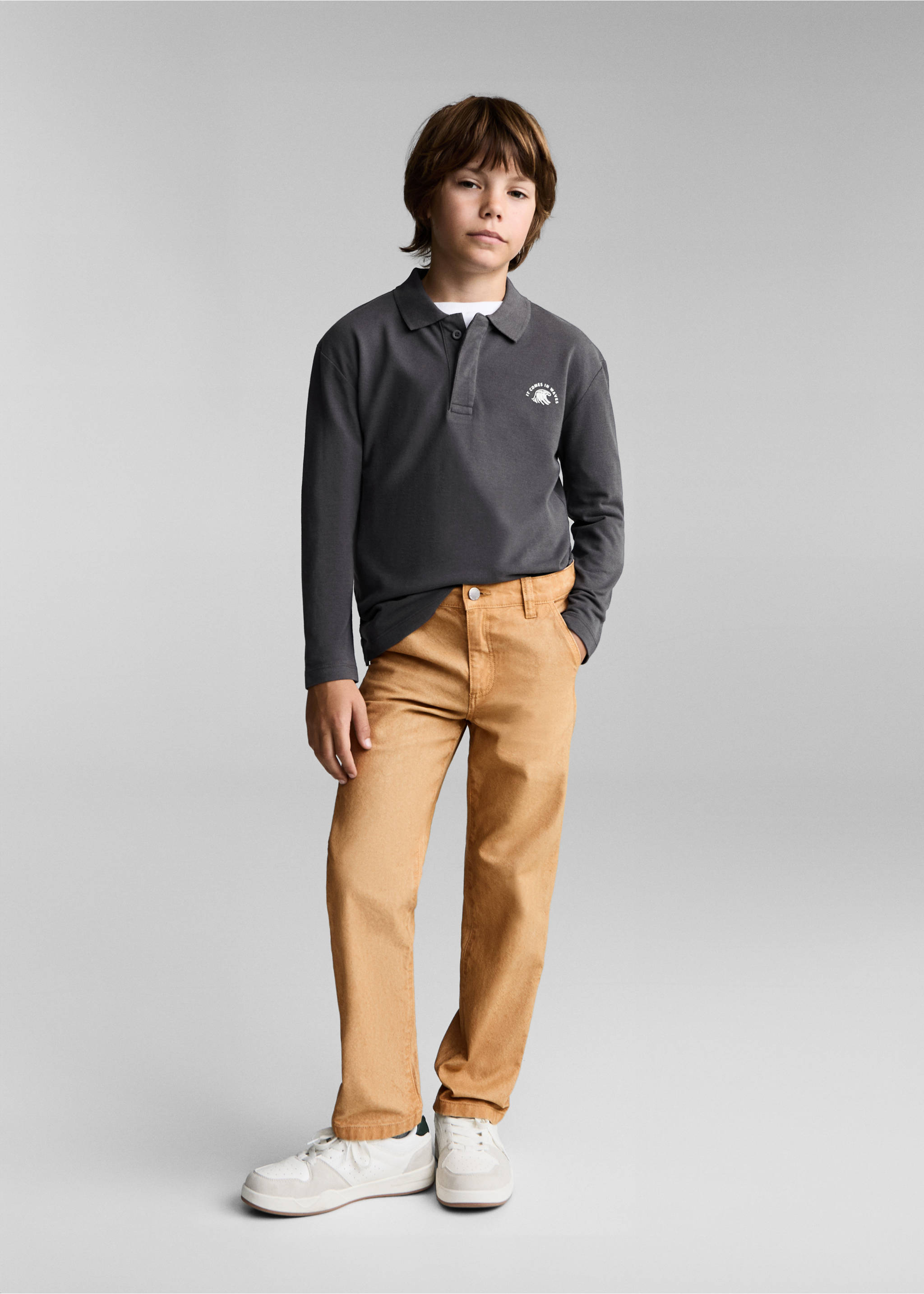 Polo detall brodat - Pla general, Gris antracita. Ref: 77054764-00.