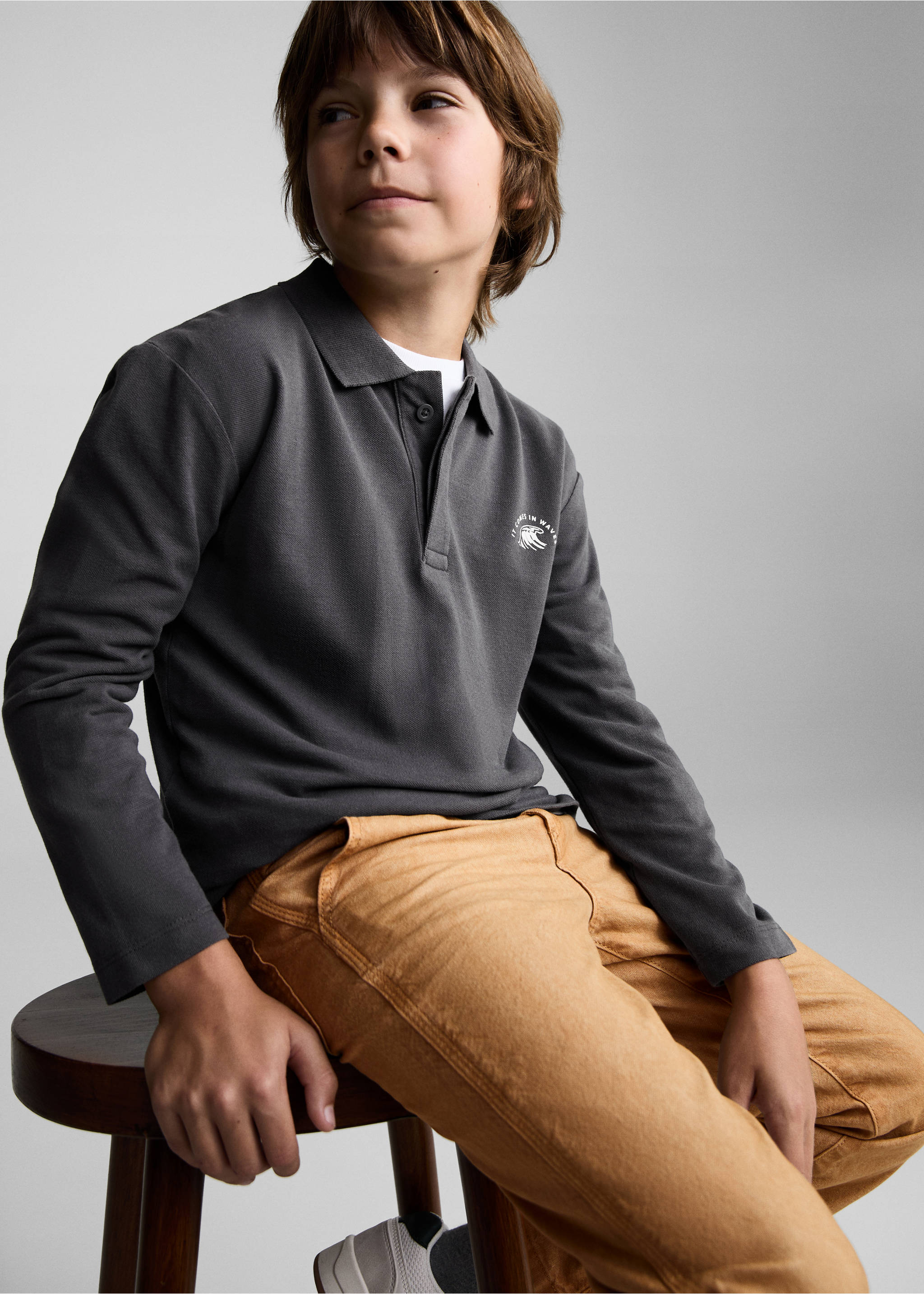 Polo detall brodat - Pla mig, Gris antracita. Ref: 77054764-00.