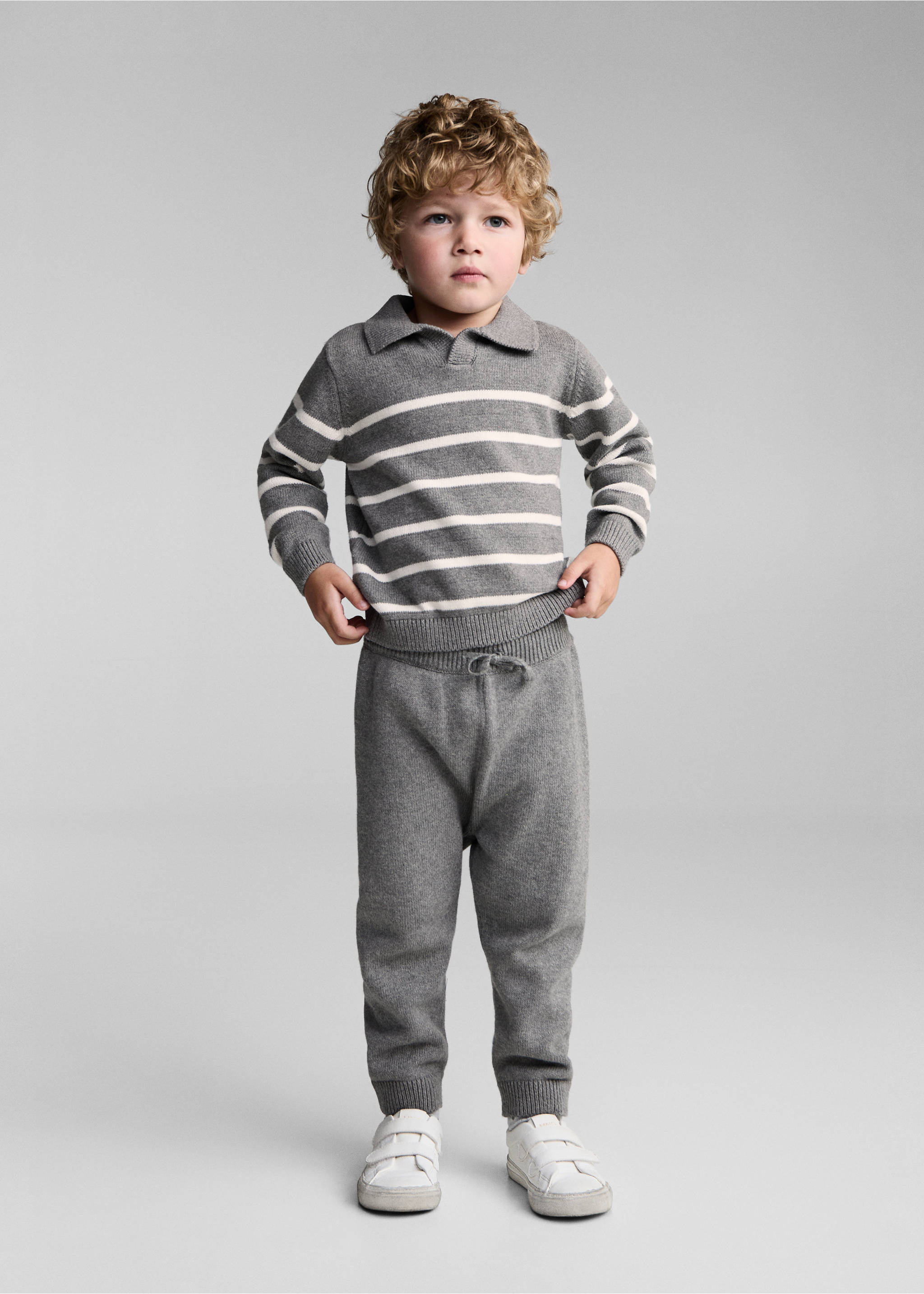 Pantaloni jogger din tricot - Plan general, Gri mediu. Ref: 77054772-00.