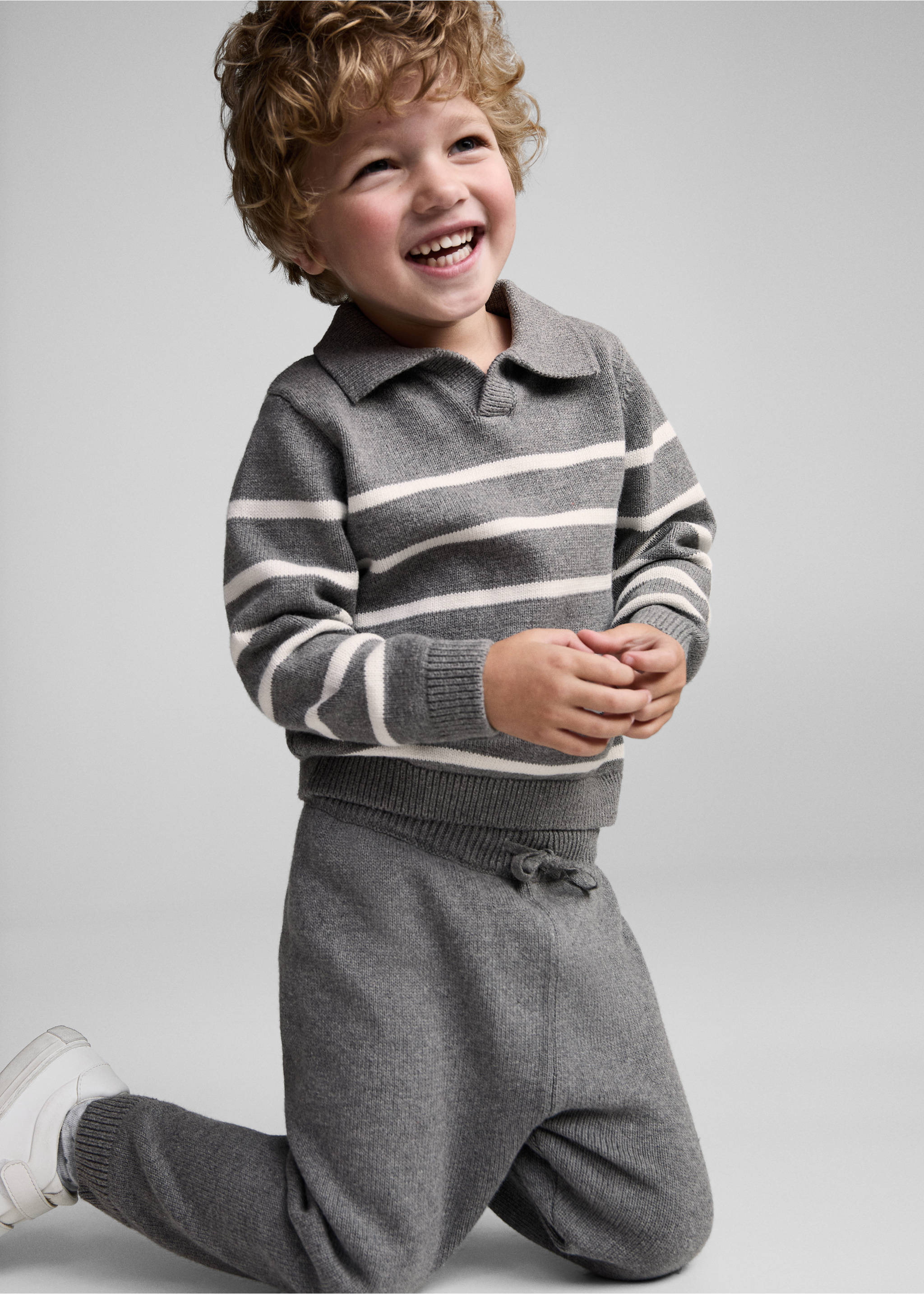 Pantaloni jogger din tricot - Plan mediu, Gri mediu. Ref: 77054772-00.