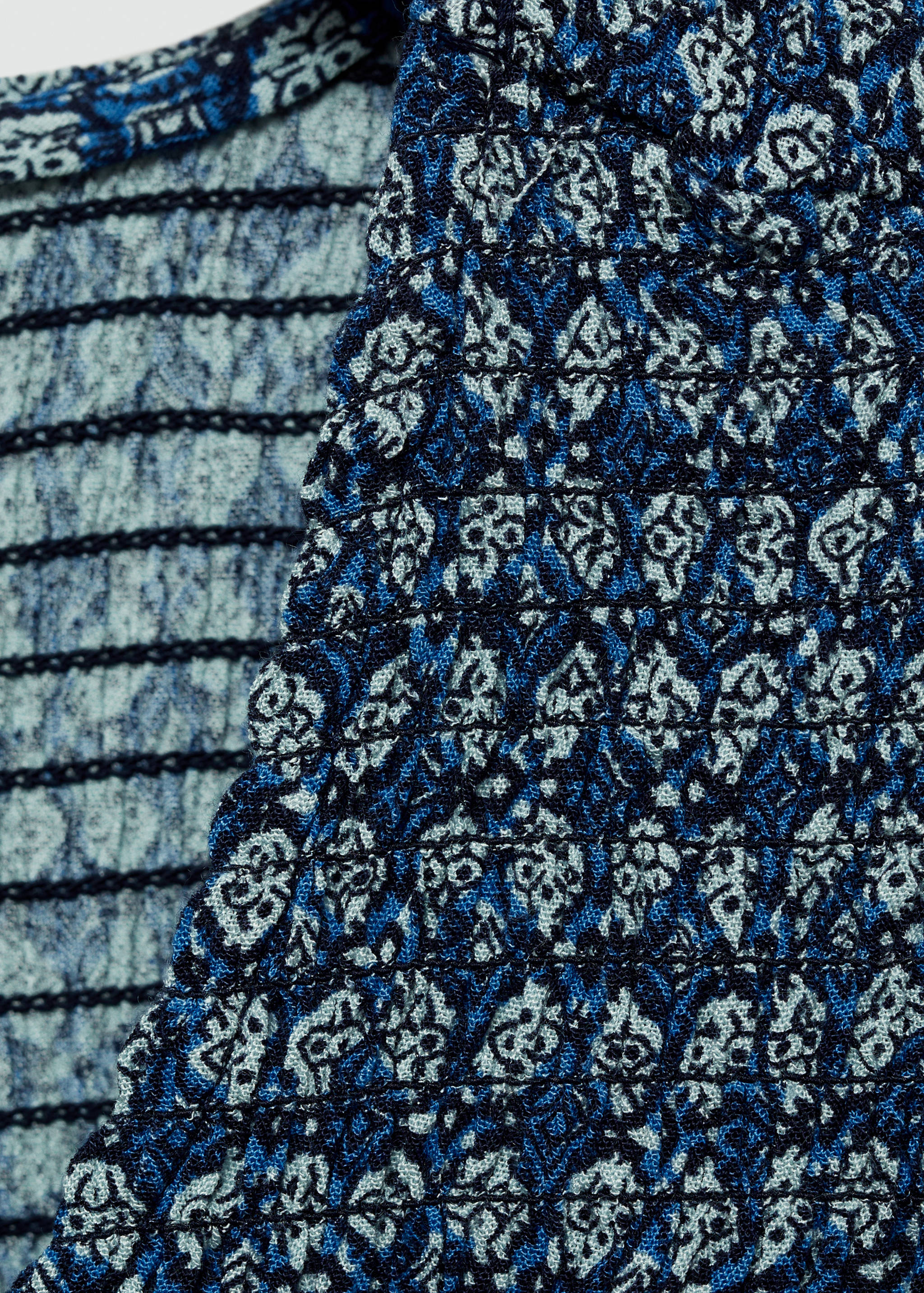 Gemusterte Bluse mit Raffdetails - Detail des Artikels 8