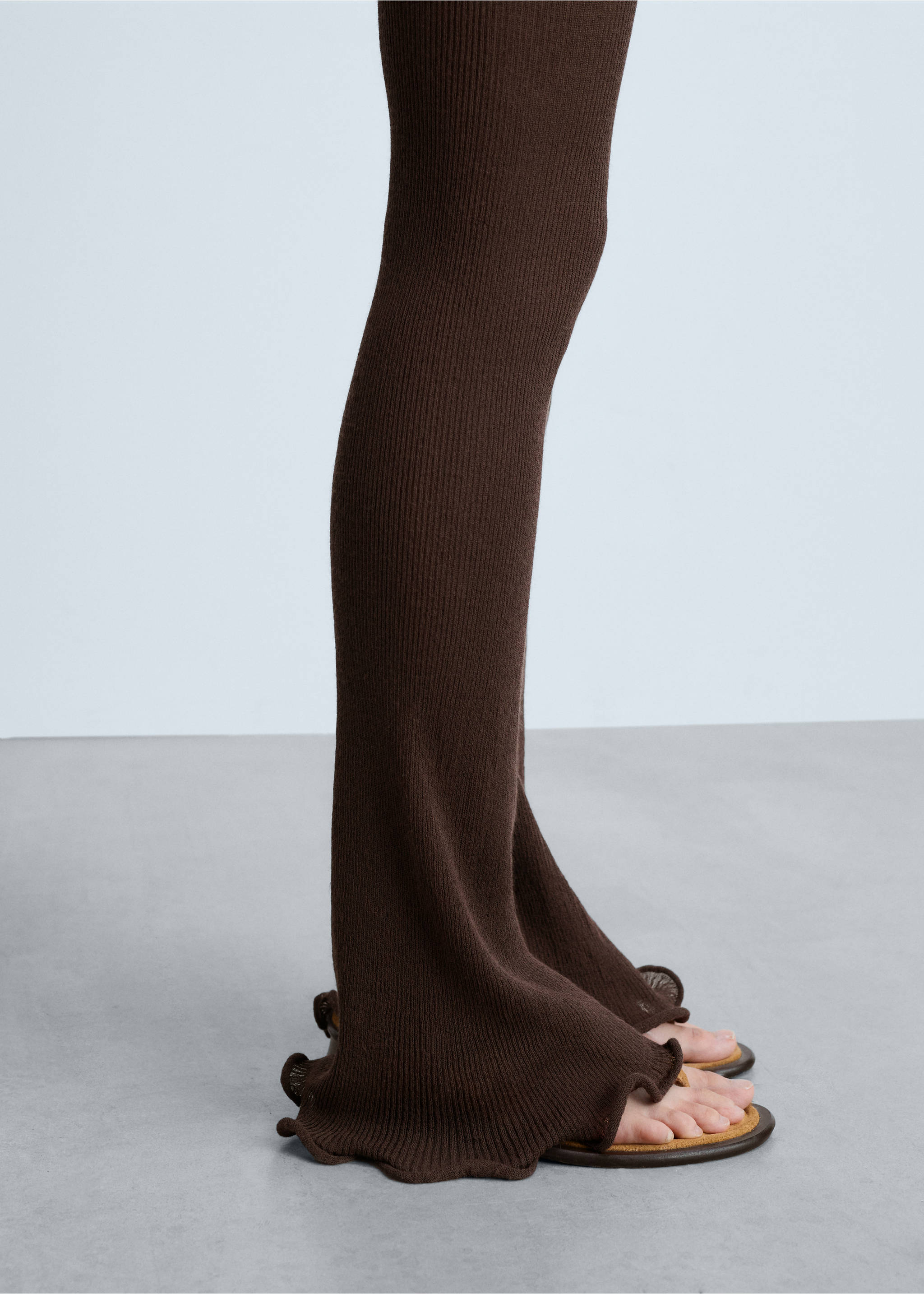 Flared knitted trousers - Details of the article 6, Brown. Ref: 77054791-00.